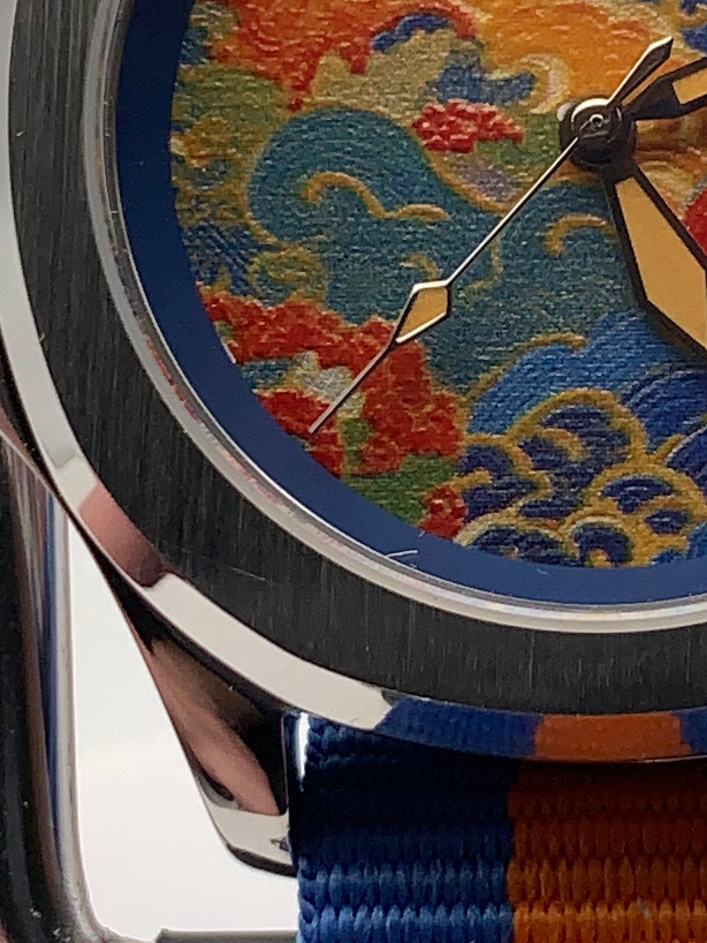 Floating World. B-stock. 40mm Stainless steel case. Sapphire crystal. Seiko NH38. Small flaws on the edge of the dial.