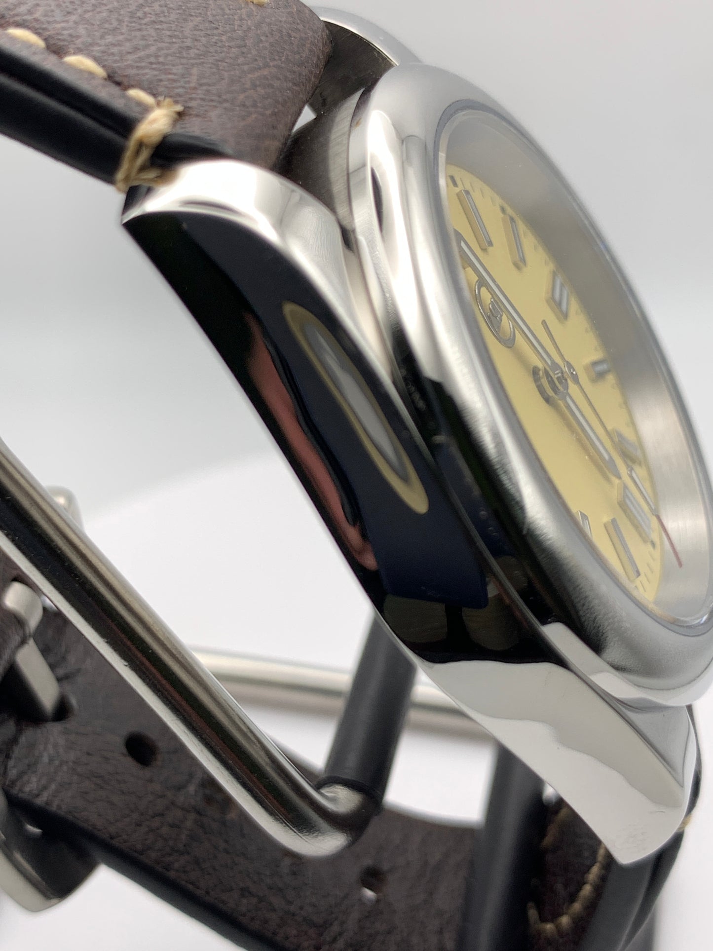 Sunny 1.1 - 36mm Stainless steel case. Sapphire crystal.  Seiko NH38.
