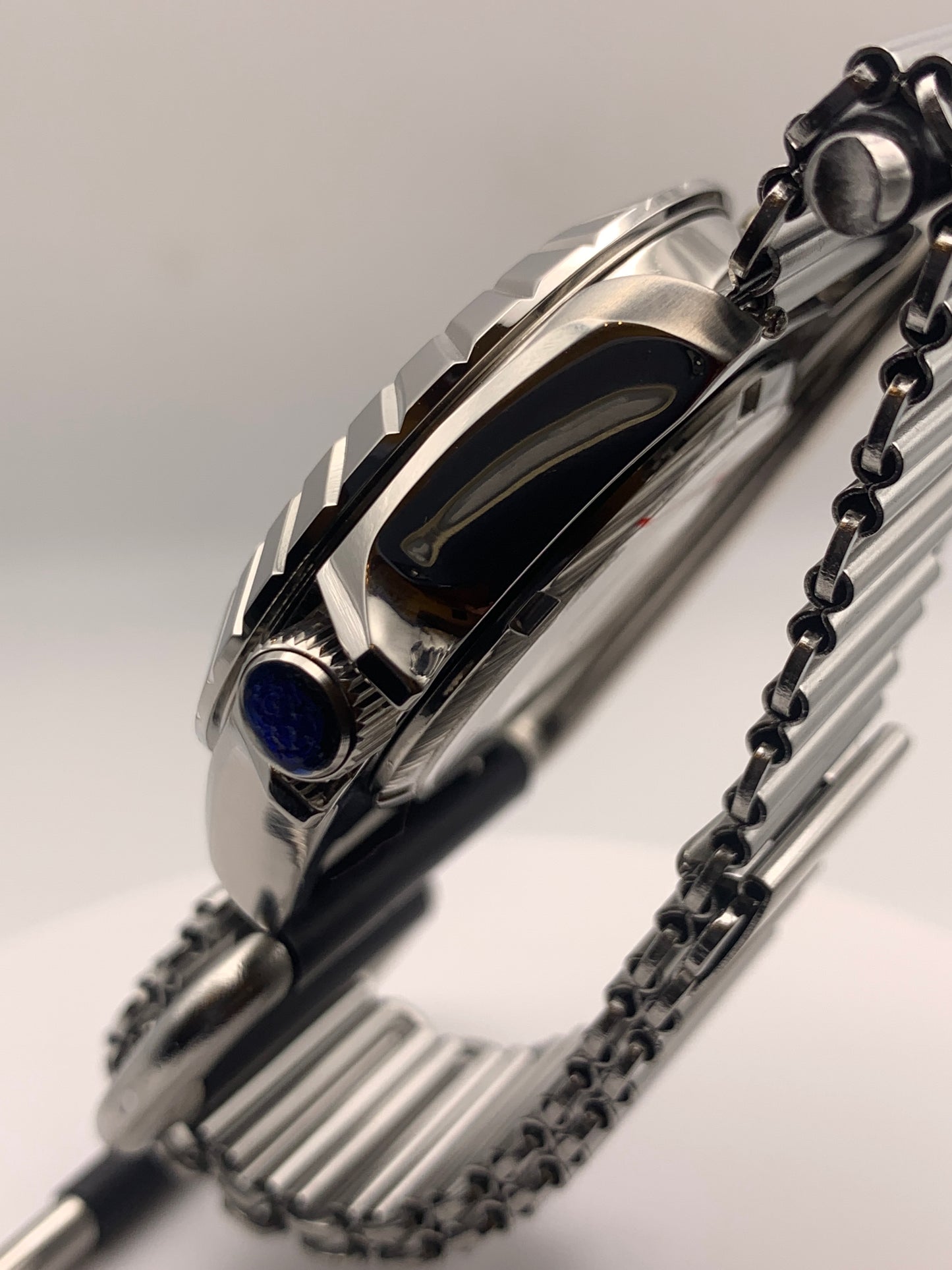 Party-whirl. 41mm Stainless steel.  Sapphire crystal.  Seiko NH35. Bonklip.