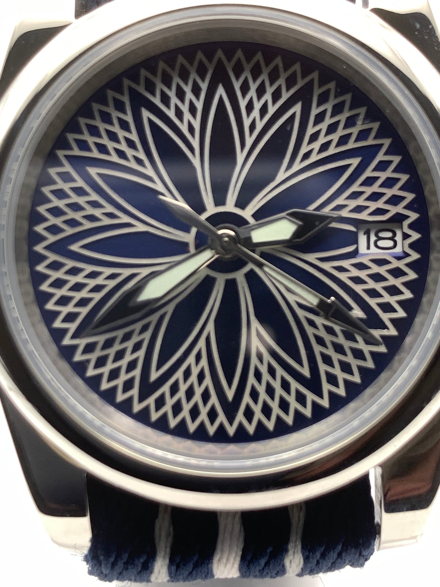 Blu Lou. 39mm Stainless steel. Sapphire crystal. Seiko NH35.