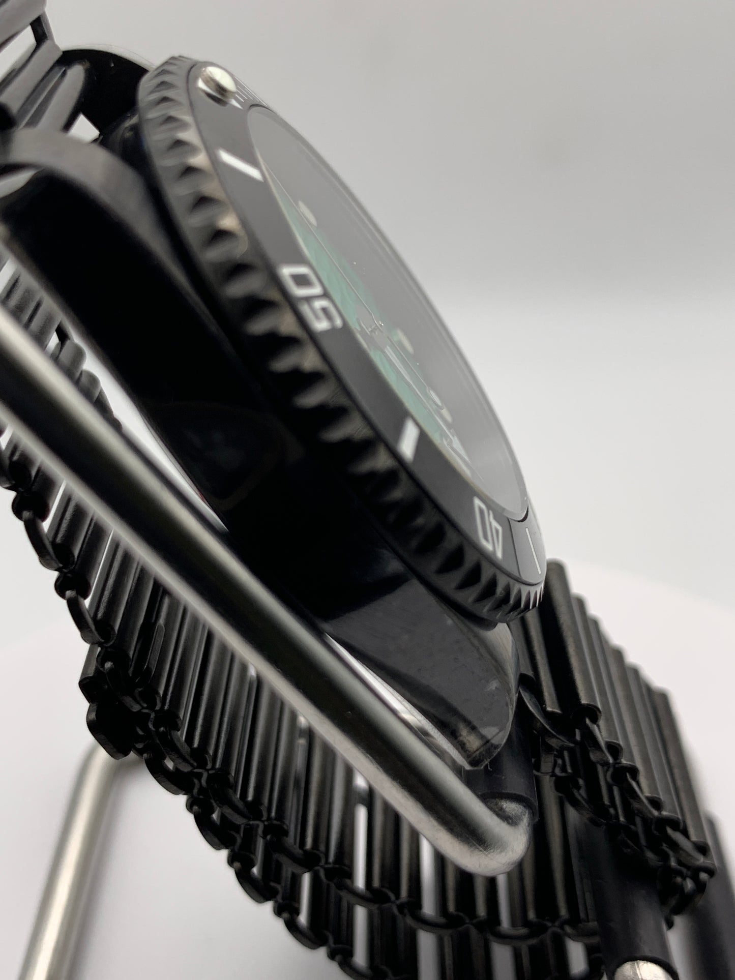 Neritic. 40mm PVD coated stainless steel case. Sapphire crystal. Seiko NH35.