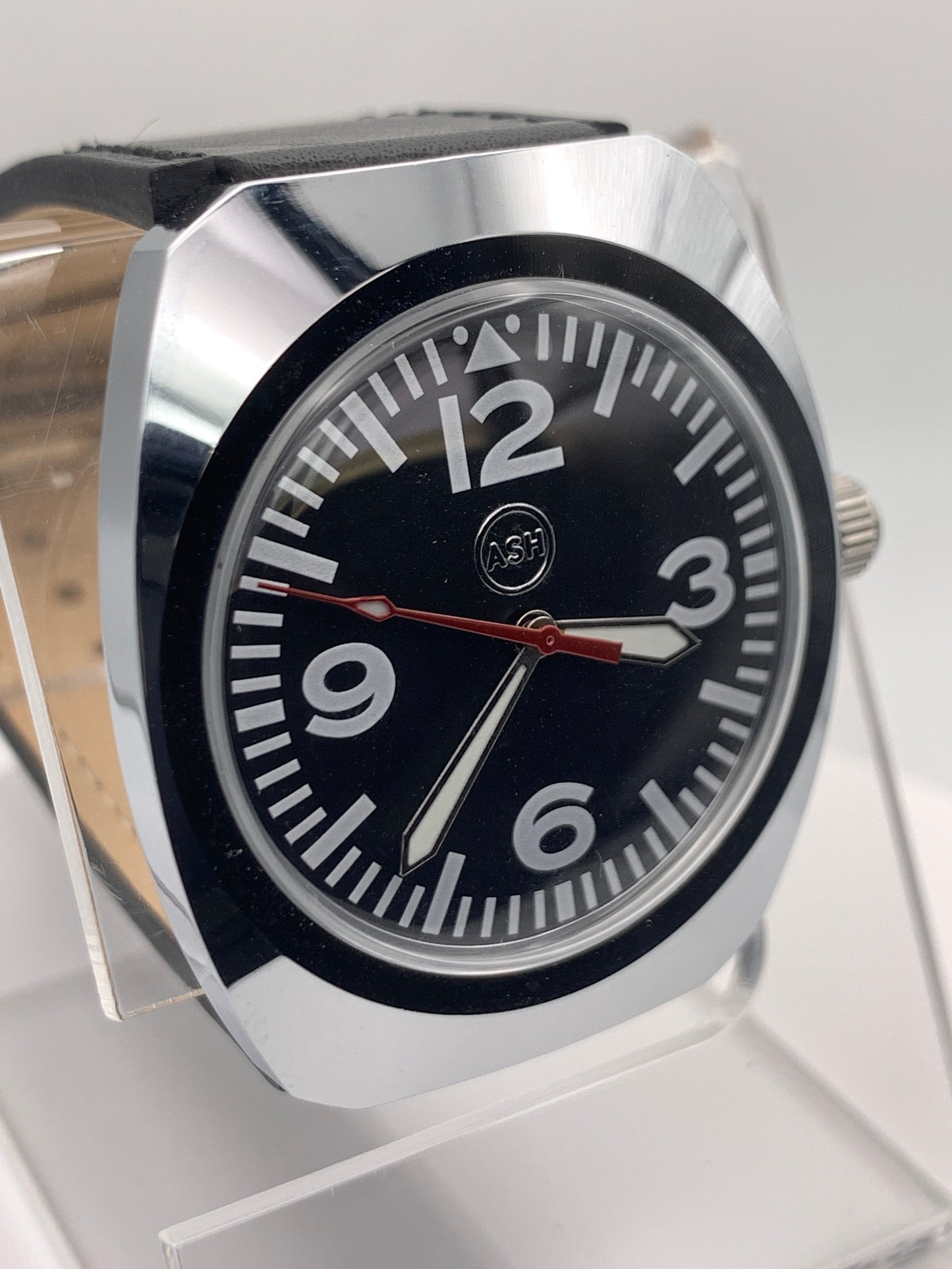 Solo Flight. Neo Vintage Collection. 36mm NOS Gruen case. Acrylic domed crystal. Miyota 2039.