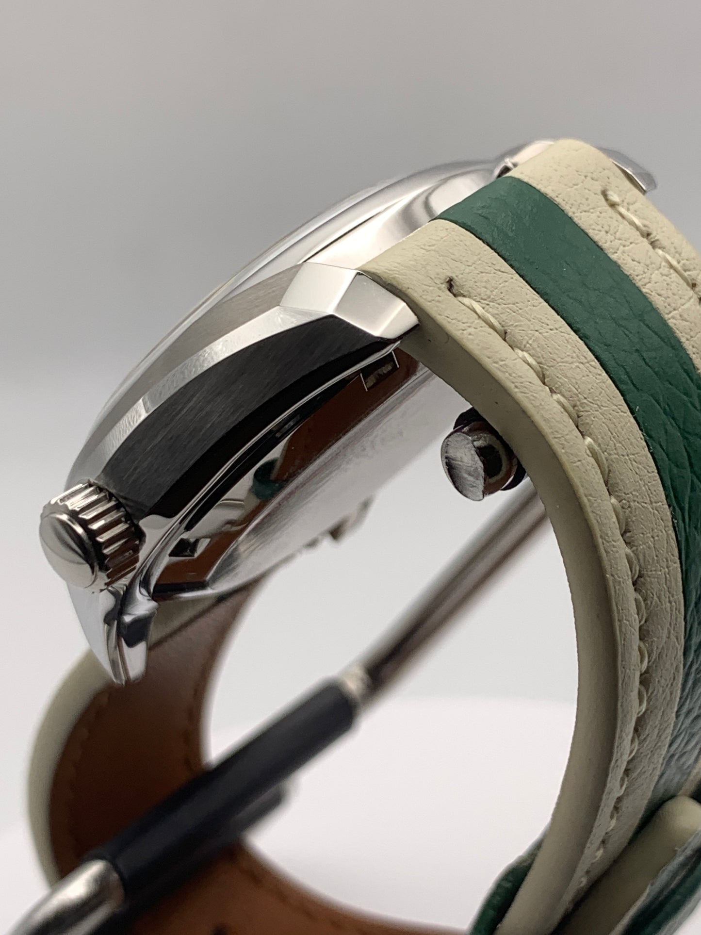 Andy. 38mm Stainless steel. Double dome sapphire. Green MOP dial. Seiko NH35.