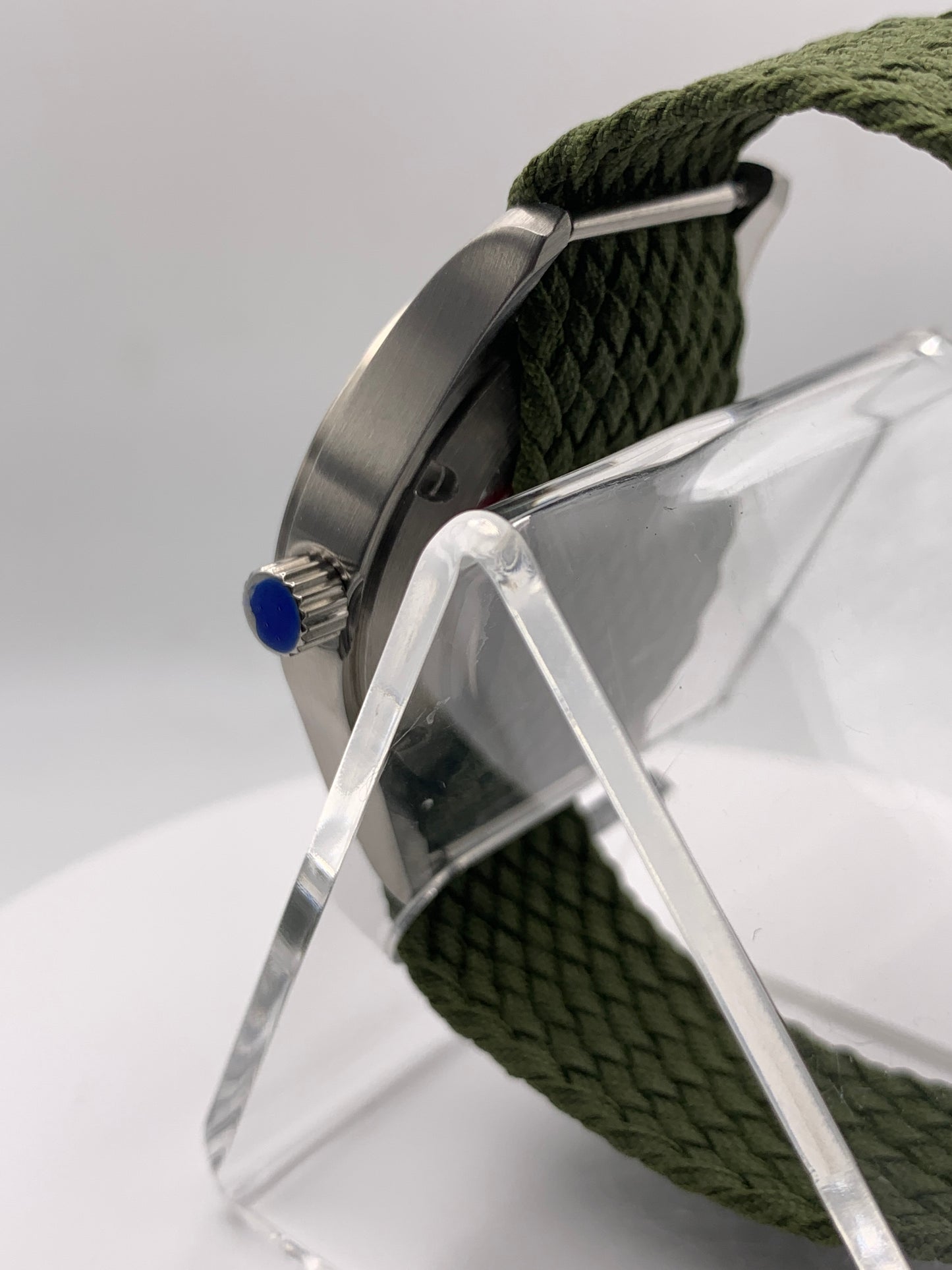 Fangorn. 39mm Stainless steel. Textured and faceted dial. Sapphire crystal. Seiko NH38.