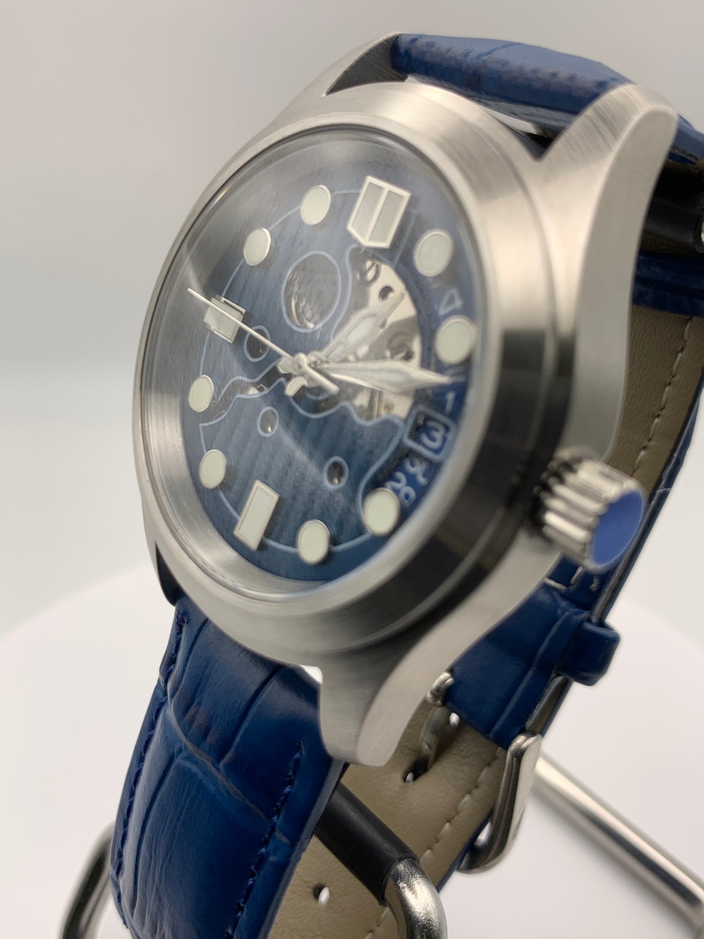 Wintermute. 39mm brushed stainless steel case. Domed sapphire crystal. Seiko NH35 with blue date wheel.