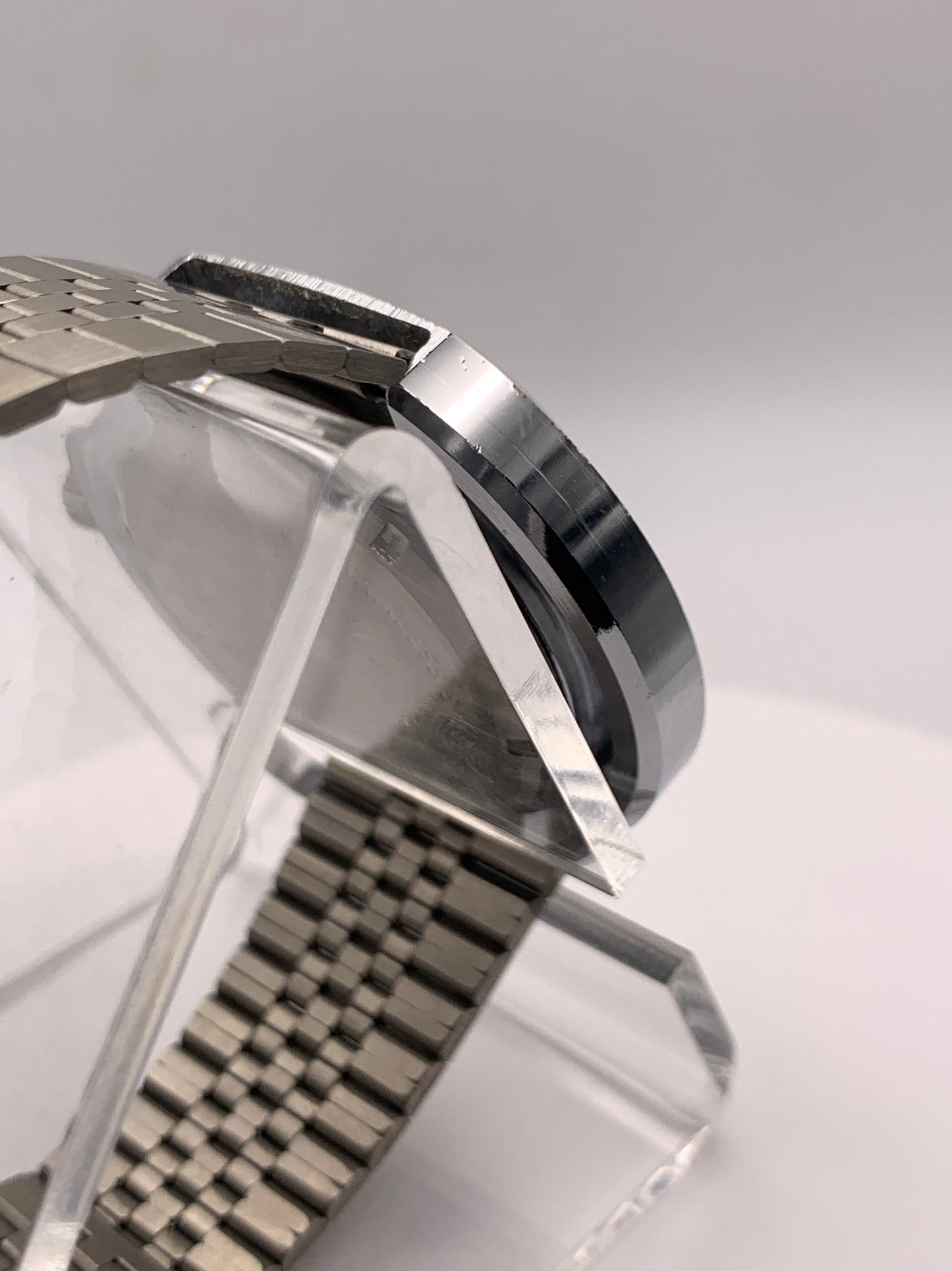 GORT. 41mm Vintage case and NOS vintage bracelet. 37mm lug to lug. MOP dial. Acrylic dome. Seiko VH31 mecha-quartz.