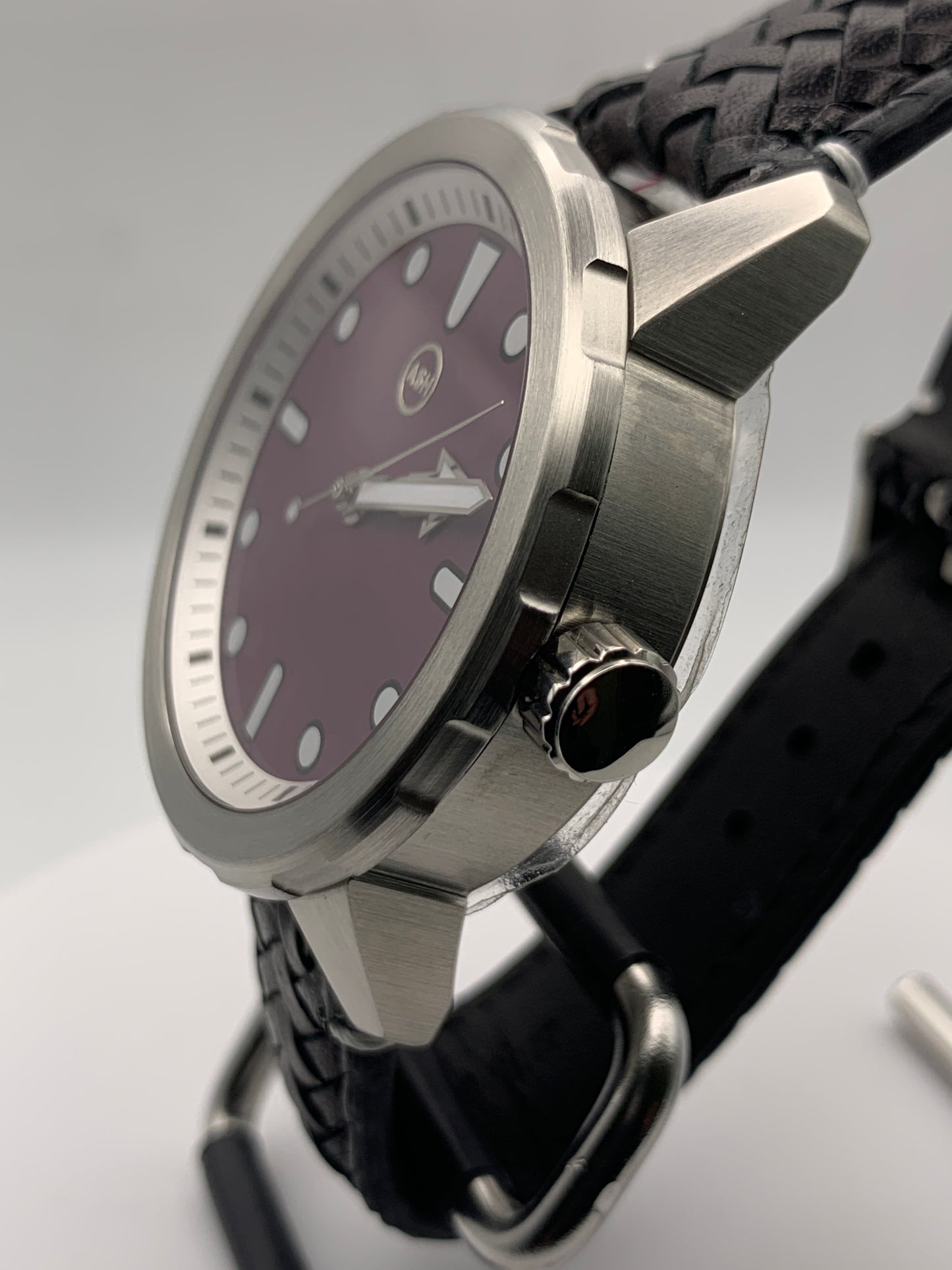 Amaranth - 44mm stainless steel case. Sapphire crystal. Seiko VH31 mecha-quartz.