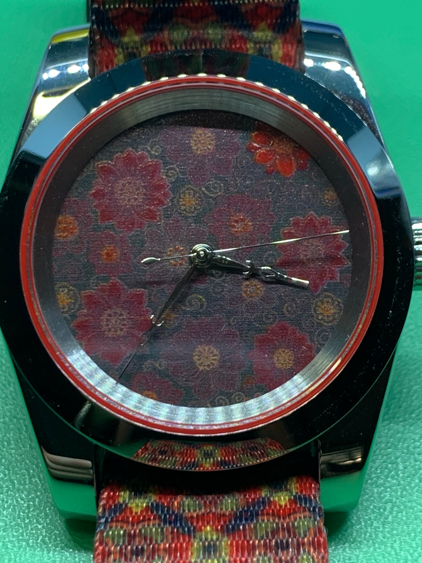 Brocade. 39mm stainless steel case. Sapphire crystal. Seiko NH38.