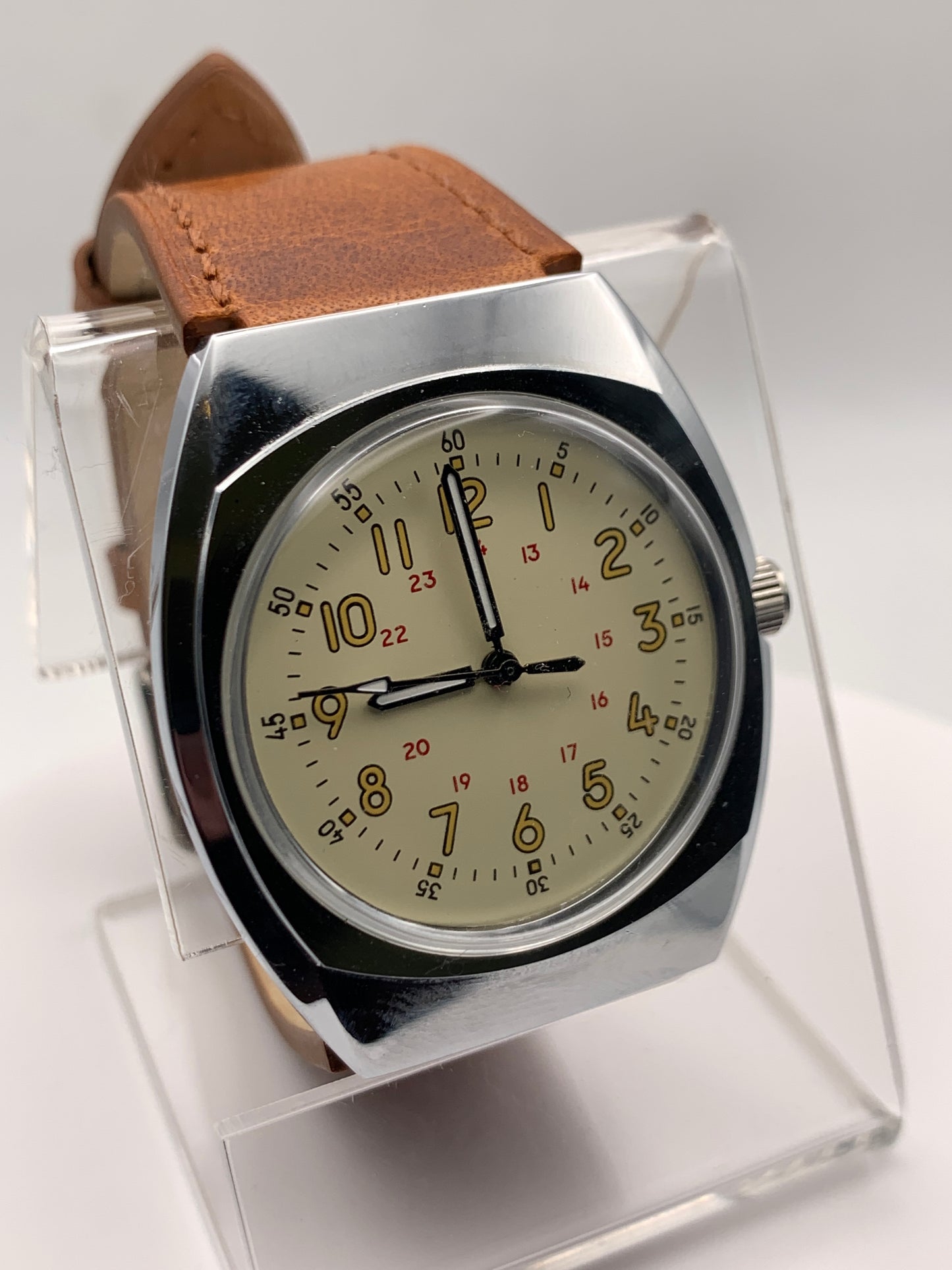 Butter. 37mm NOS Gruen brass and stainless steel case. Acrylic dome crystal. Seiko VH31.