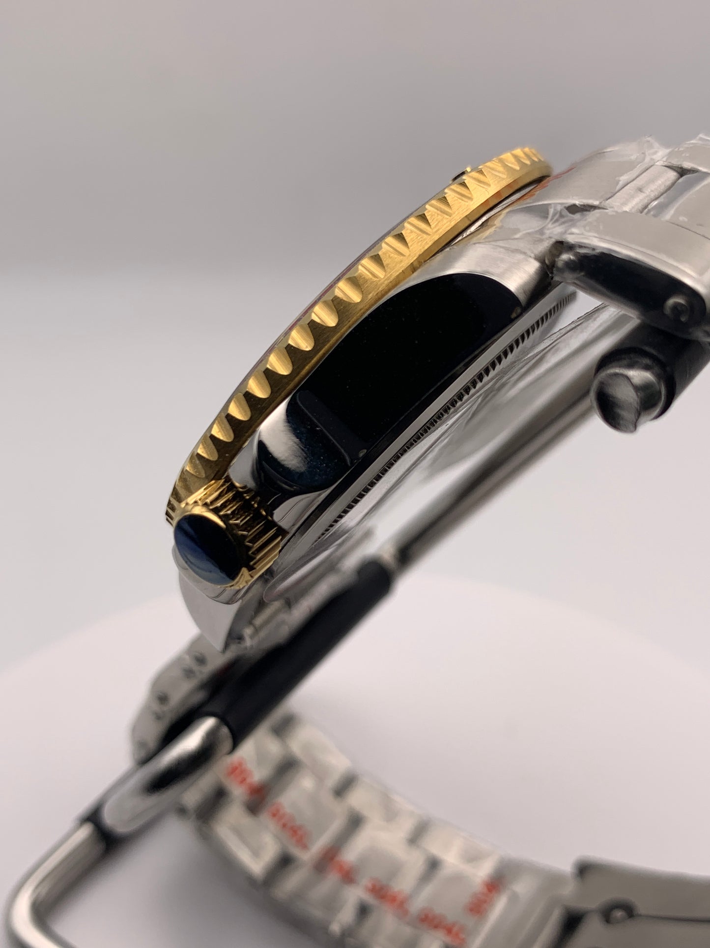 Toy Box. 41mm stainless steel case. Sapphire crystal. Seiko NH35.
