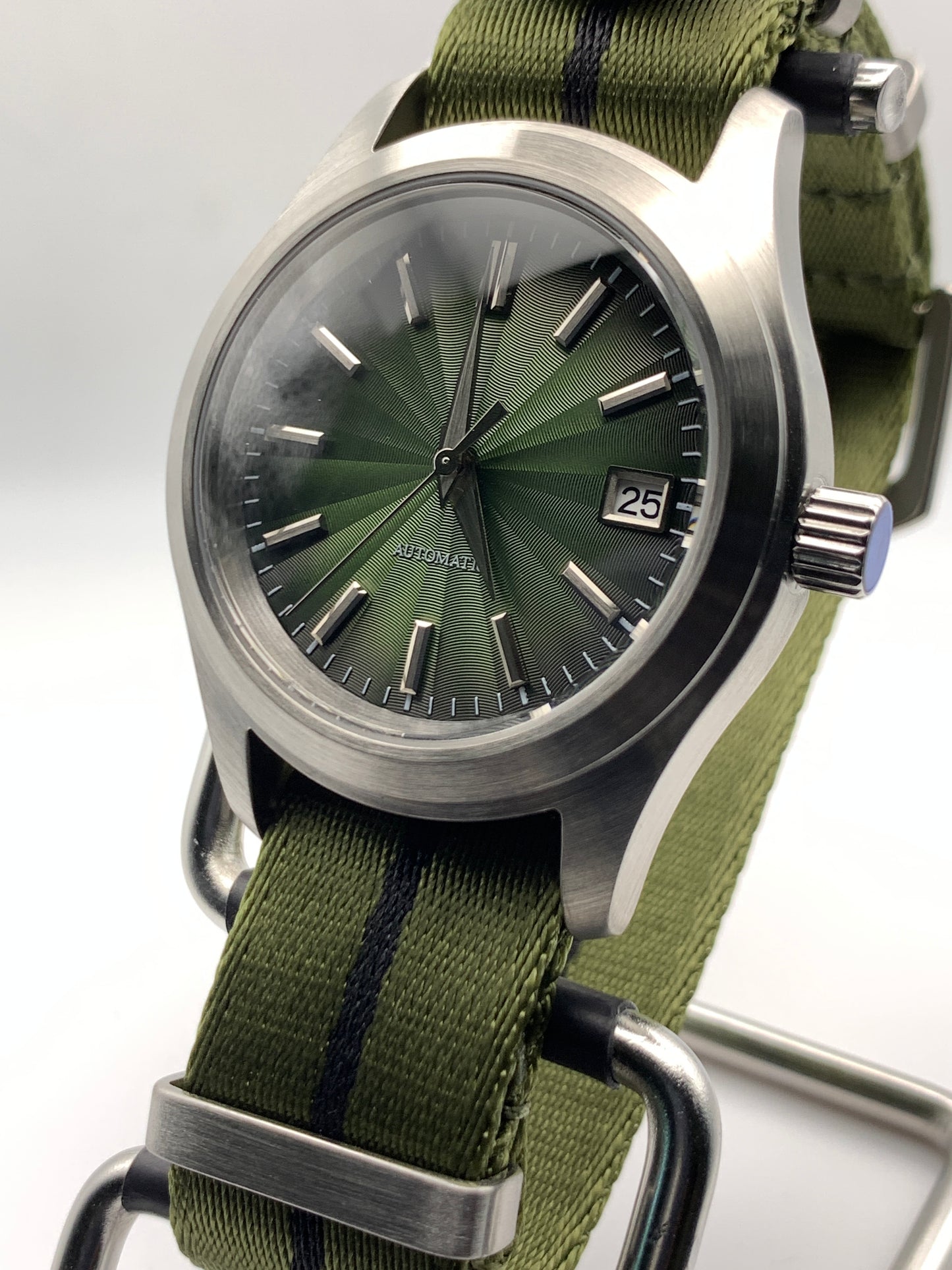 Fangorn 1.4 - 39mm brushed stainless steel. Sapphire crystal. Textured dial. Seiko NH35.