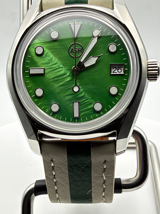 Andy 1.4 - 38mm Stainless steel. Double dome sapphire. Green MOP dial. Seiko NH35.
