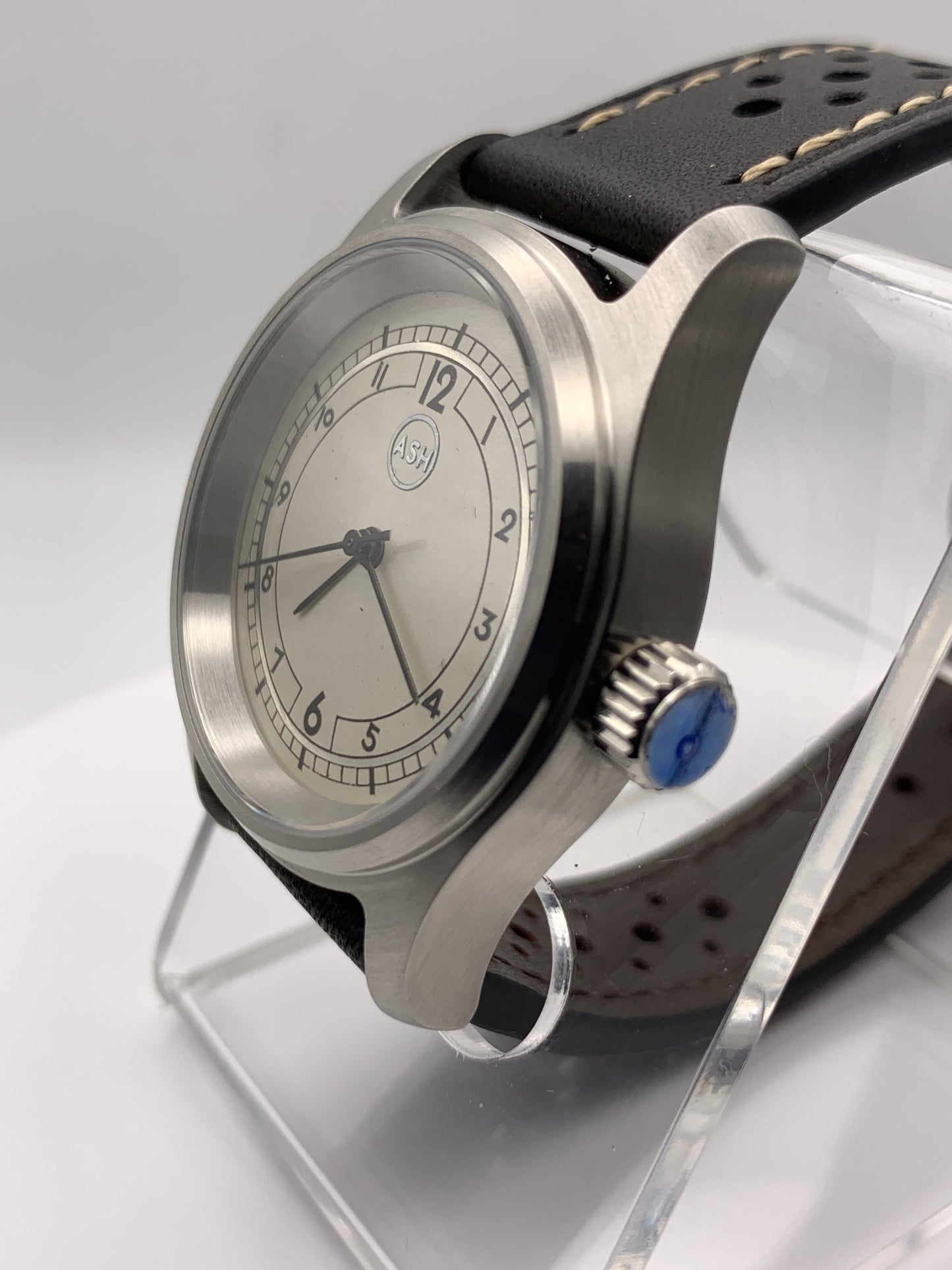 Tin Man. Unique vintage dial. 36mm stainless steel case. Sapphire crystal. VH31 quartz movement with sweeping seconds hand.