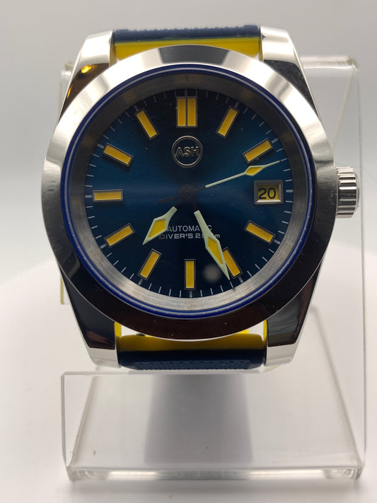 Time for the Brewers. Custom 39mm stainless steel. Sapphire crystal. Seiko NH35.