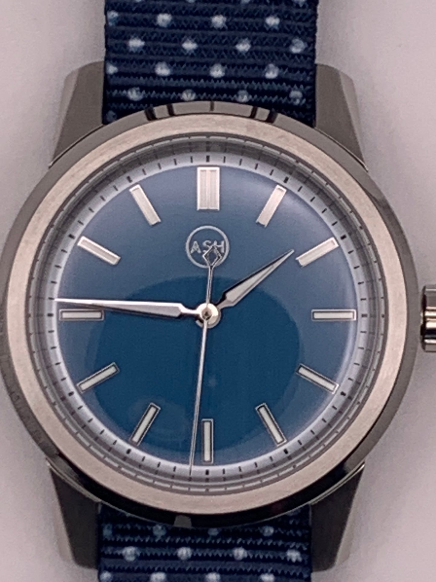 Dress Shirt. 41mm Stainless steel case. Domed K-1 glass crystal. Seiko NH38.