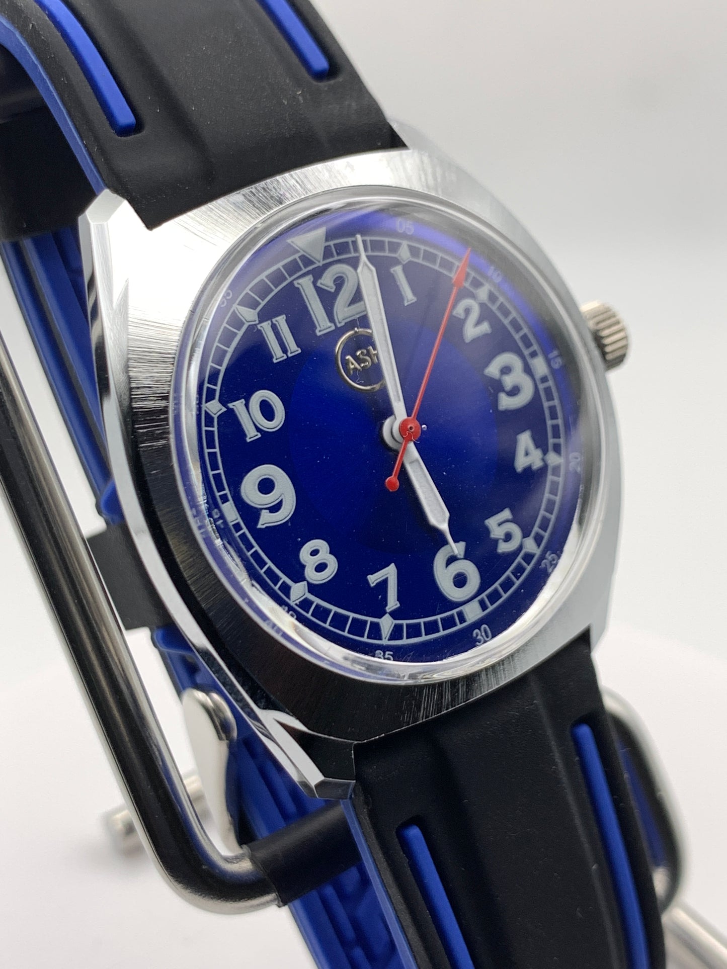 Drew 1.2- 35mm NOS brass and stainless steel Gruen case. Domed acrylic crystal. Seiko VH31 Mecha-quartz.