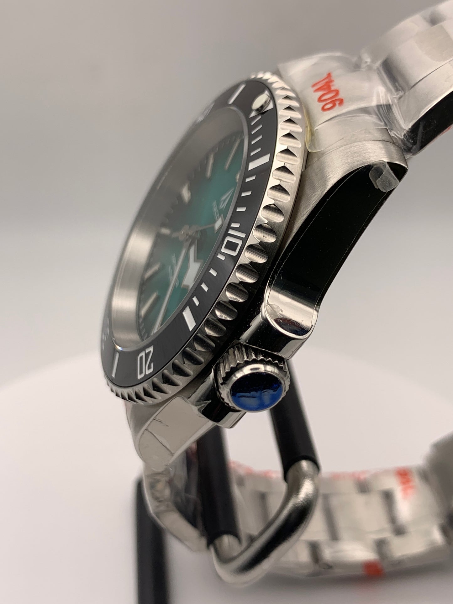 R3CON Collection. Custom teal dial watch. 40.5mm stainless steel case. Sapphire crystal. Seiko NH35.