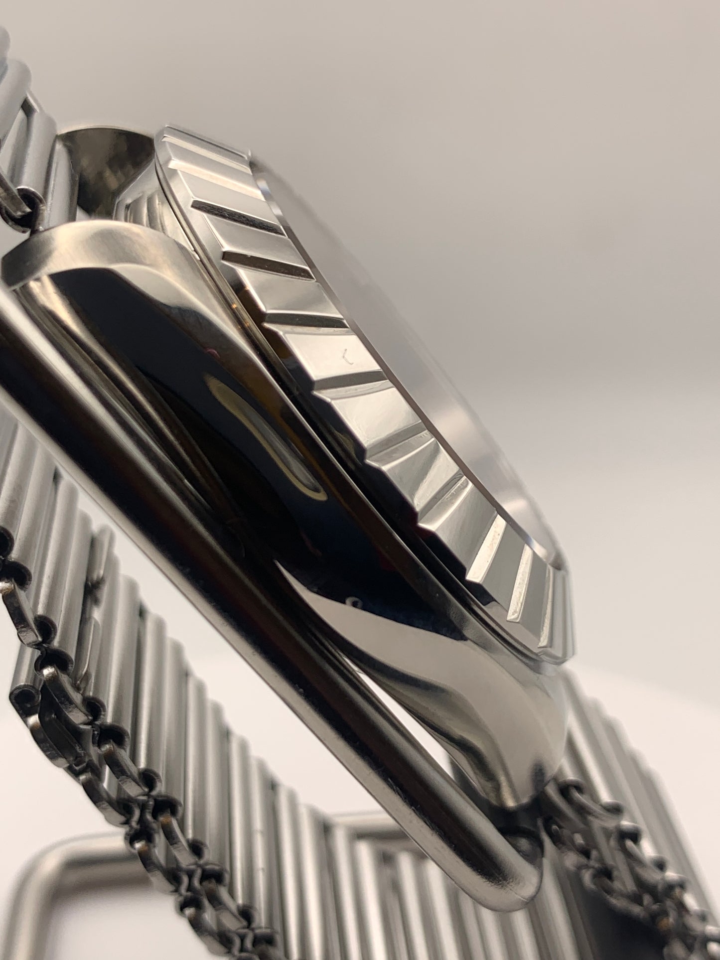 Party-whirl. 41mm Stainless steel.  Sapphire crystal.  Seiko NH35. Bonklip.