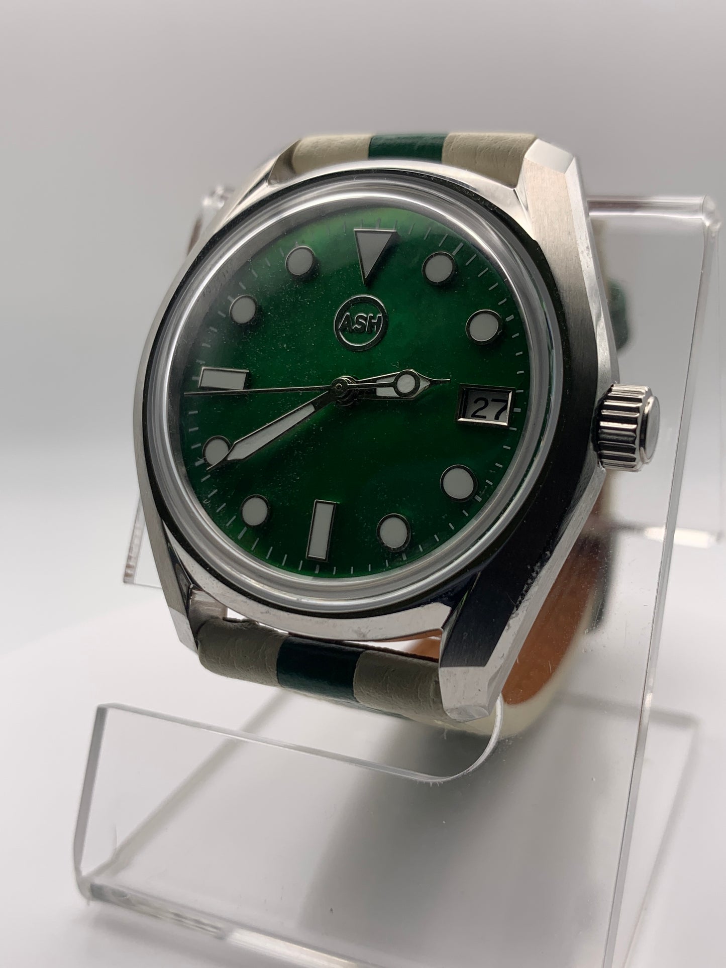 Andy II. 38mm Stainless steel. Double dome sapphire. Green MOP dial. Seiko NH35.