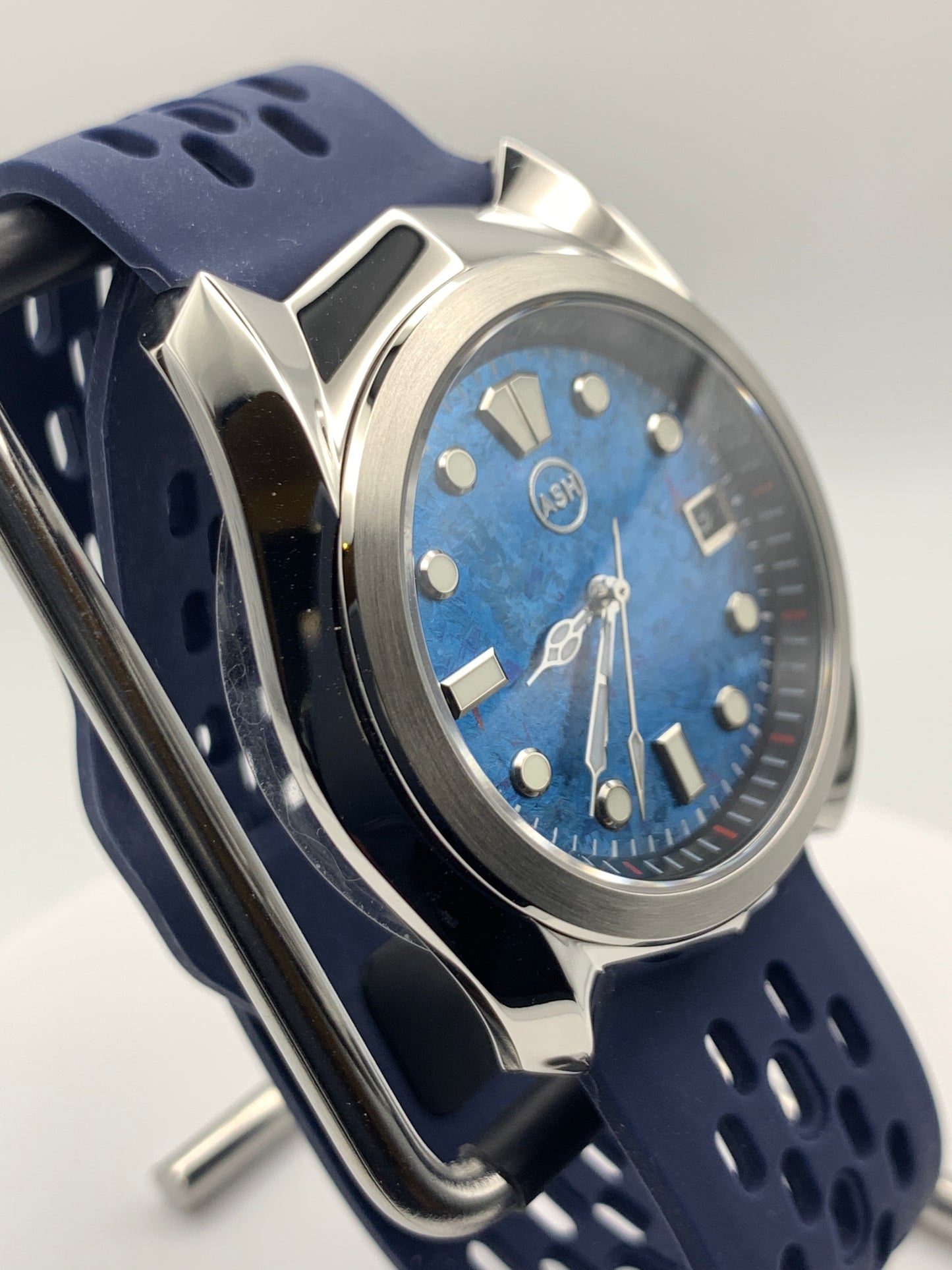 Miles. 39mm Stainless Steel case. AR coated sapphire crystal. Crystal titanium dial. Seiko NH35 automatic.