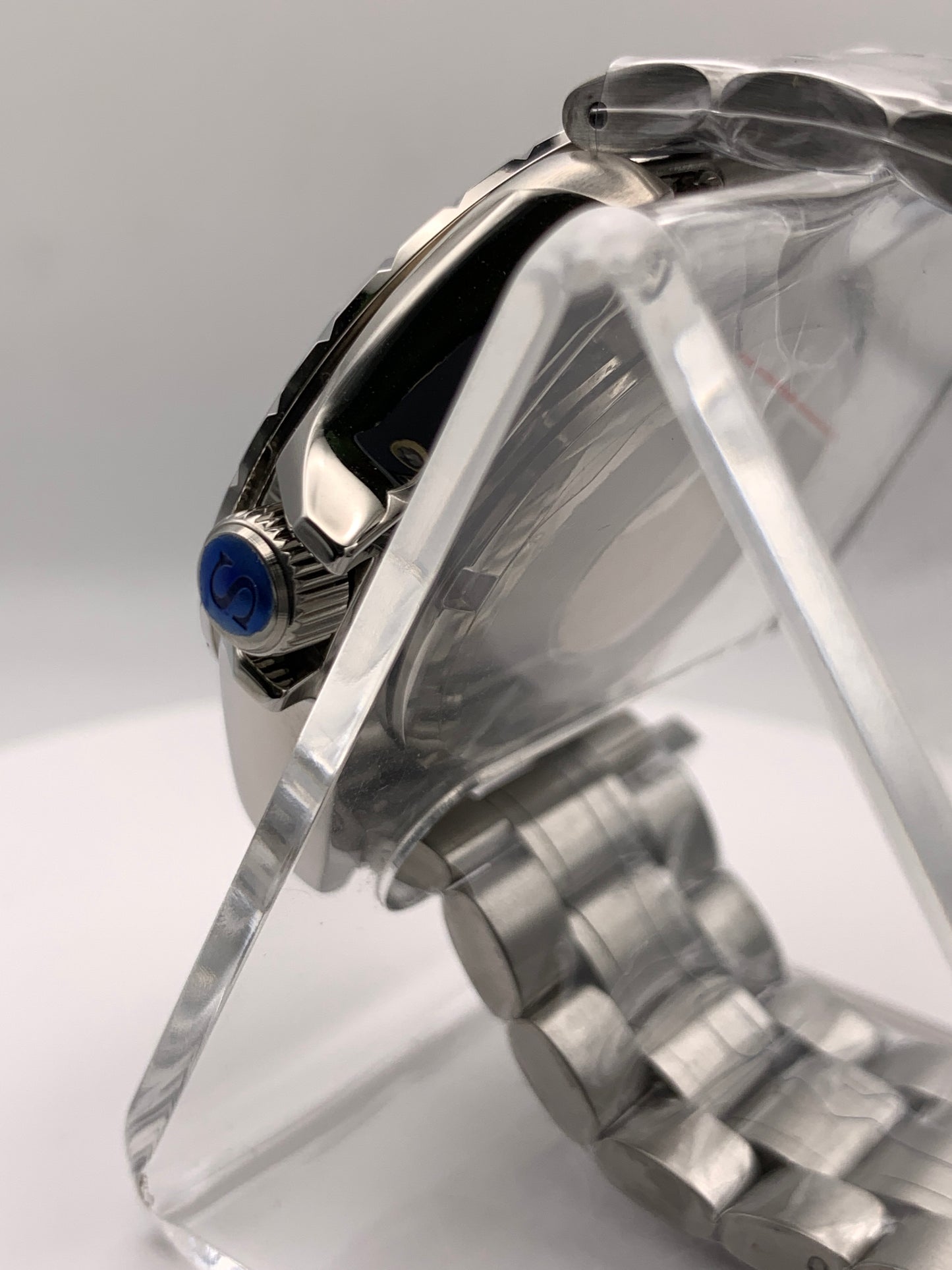 Indra’s Net. 41mm Stainless steel case.  Sapphire crystal. Seiko NH38.