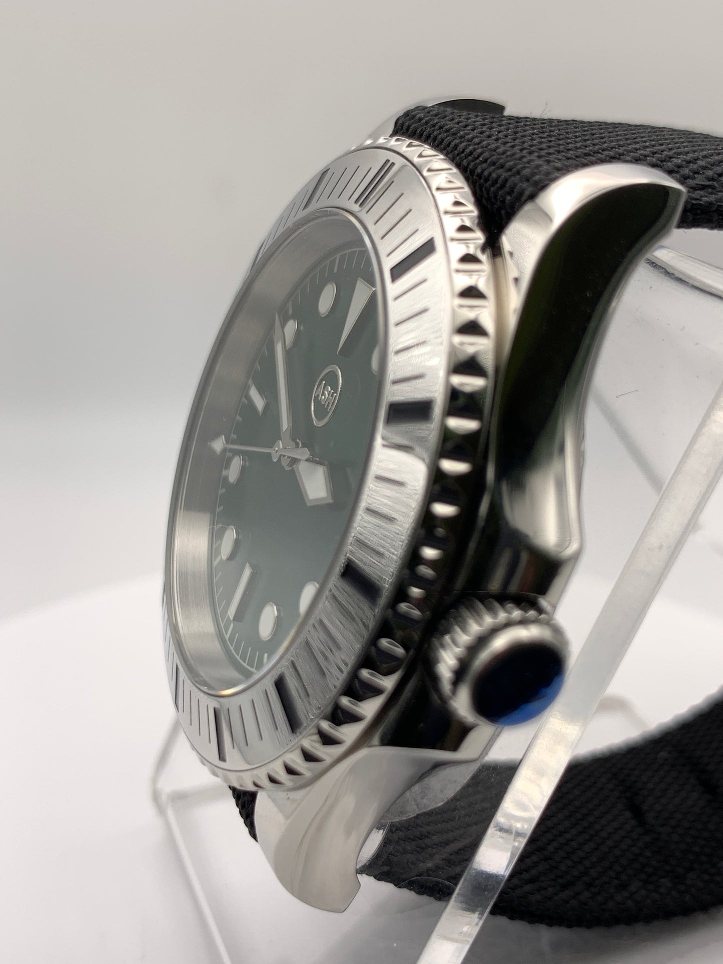 Mirkwood. 42mm Stainless steel case. Fixed bezel. Sapphire crystal. Seiko NH35.