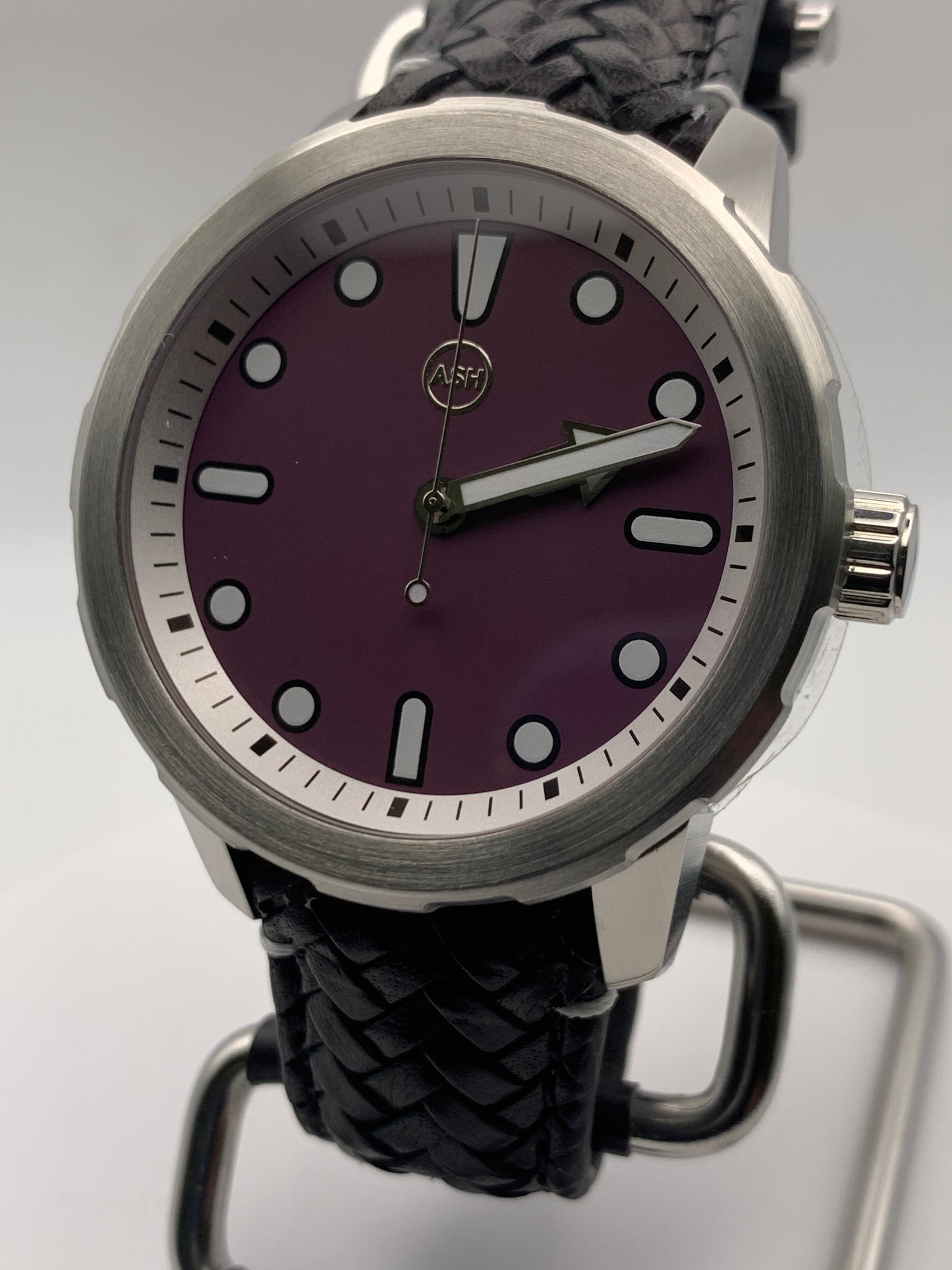 Amaranth - 44mm stainless steel case. Sapphire crystal. Seiko VH31 mecha-quartz.