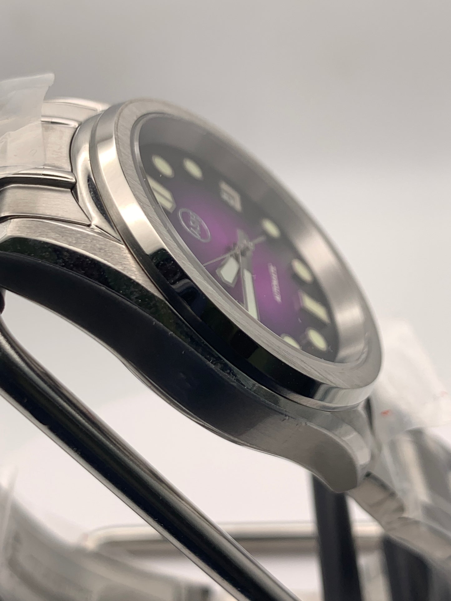 OGCola - Blackberry. 38mm stainless steel case with matching bracelet. Sapphire crystal. Seiko NH35