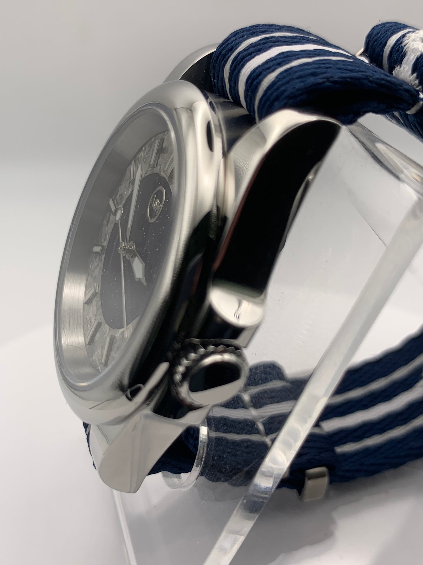 Monolith. 39mm Stainless steel. Sapphire crystal. Seiko NH38.