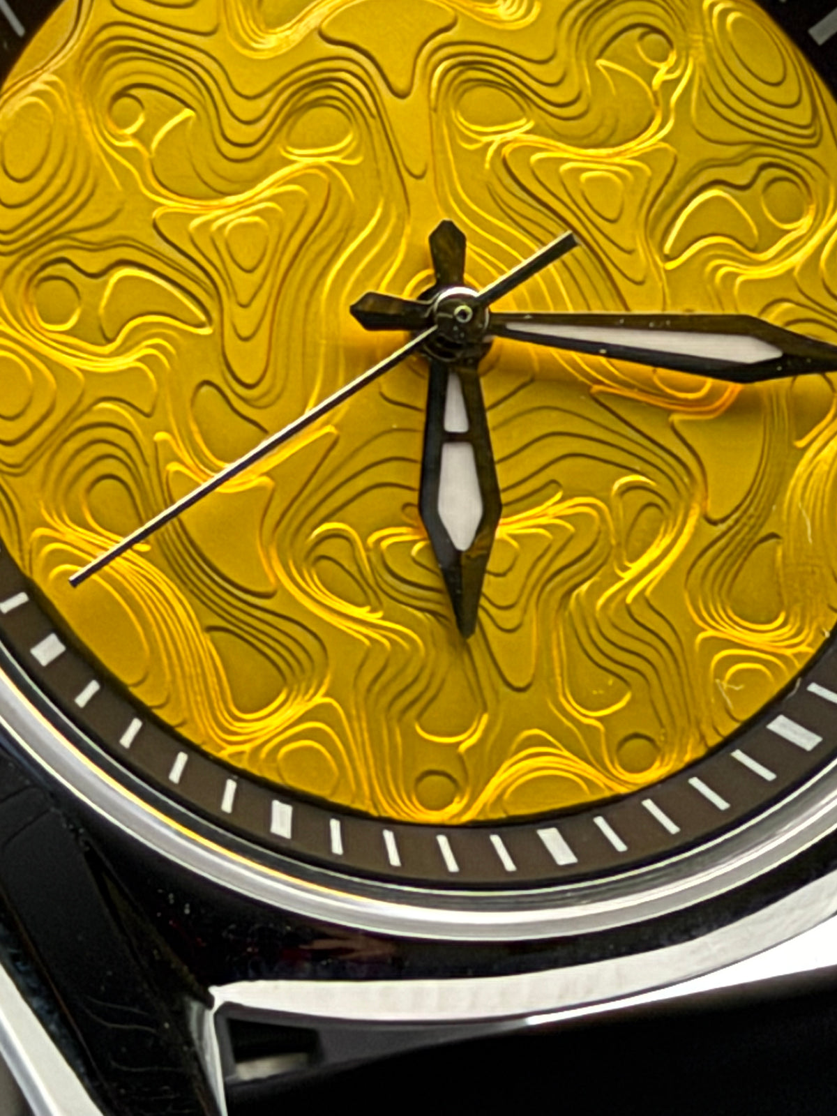 Goldfinger. 40mm stainless steel case. Sapphire crystal. Seiko NH35.