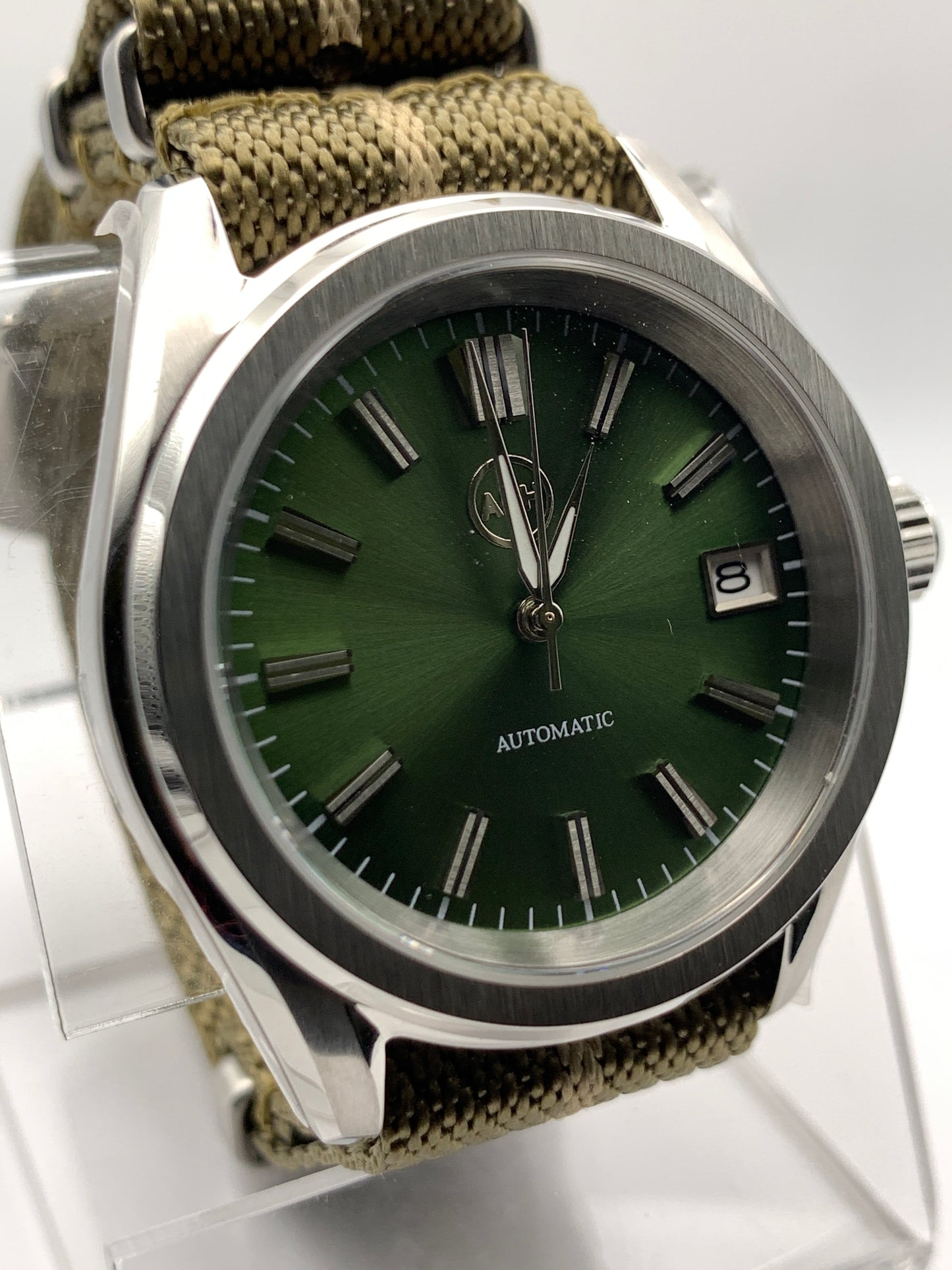 Ithilien. 38mm Stainless steel case. Sapphire crystal. Seiko NH35.