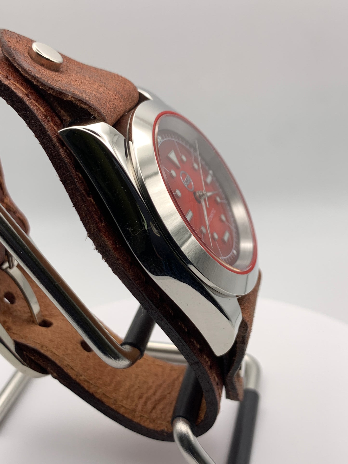 Red Five. 39mm Stainless steel. Sapphire crystal. Seiko NH38.