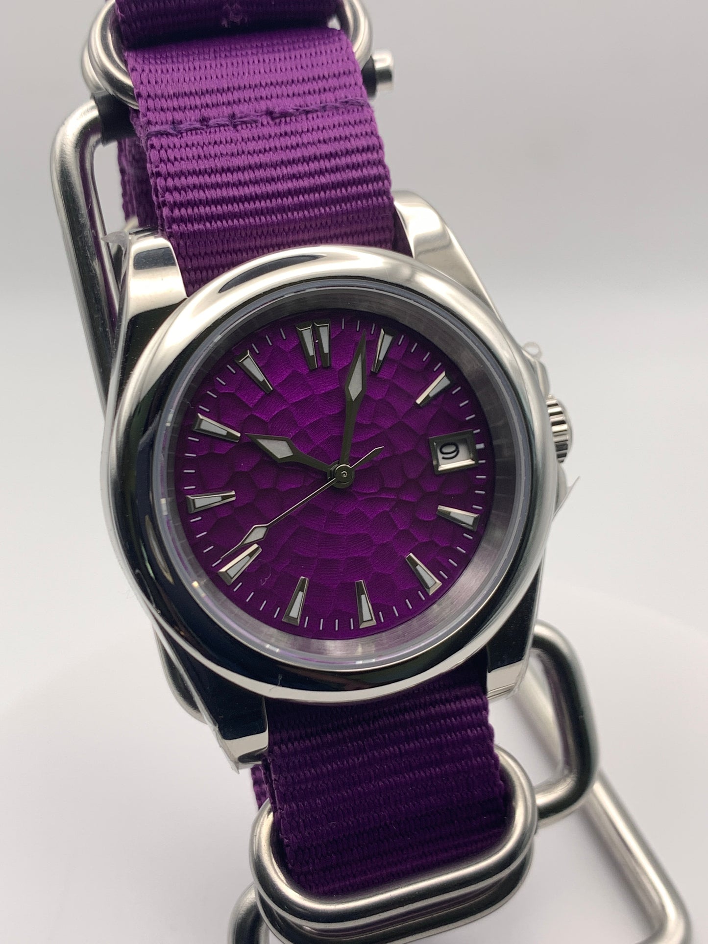 OGCola - Cherry. 39mm stainless steel. Sapphire crystal. Seiko NH35.