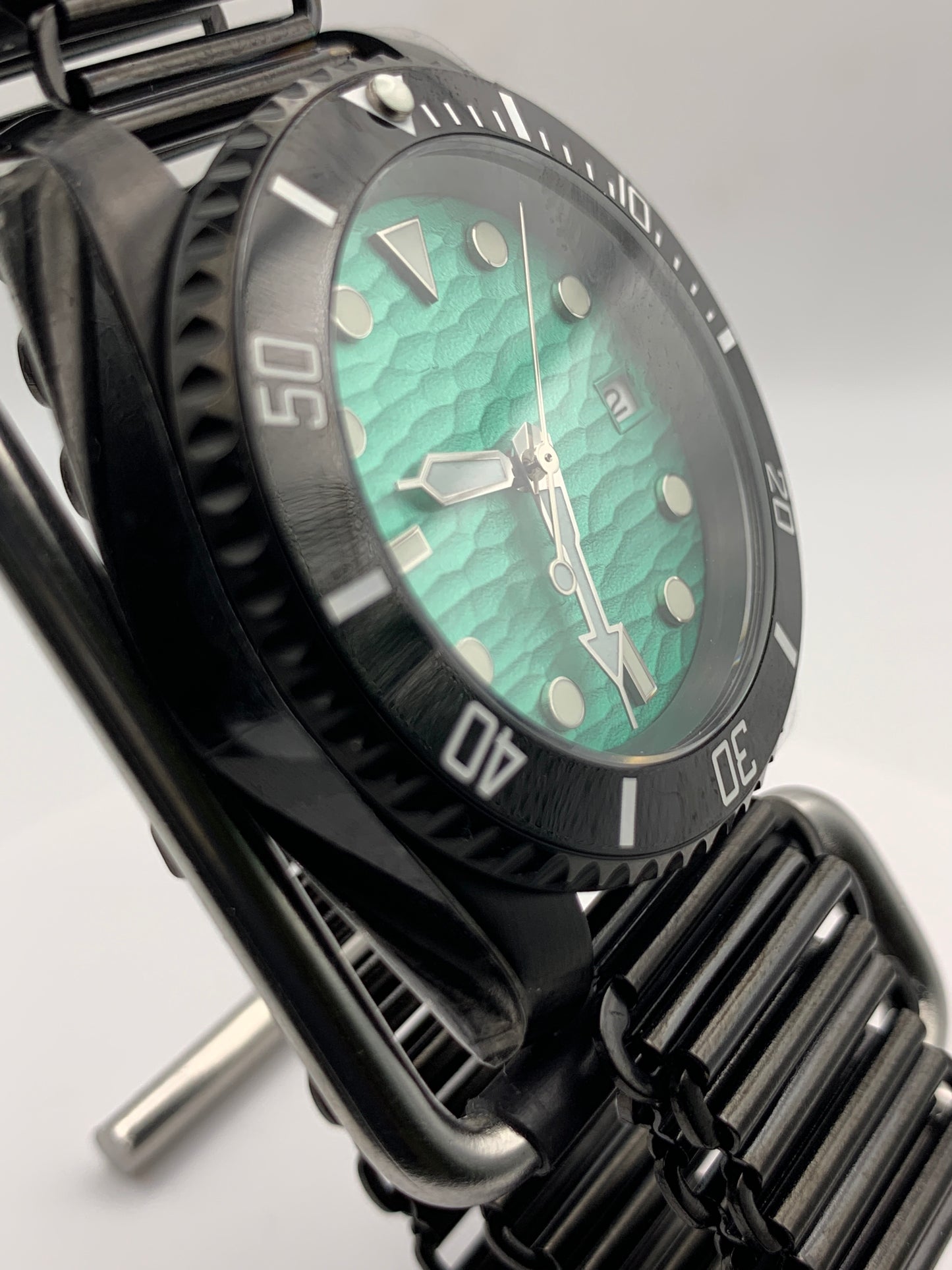 Neritic. 40mm PVD coated stainless steel case. Sapphire crystal. Seiko NH35.
