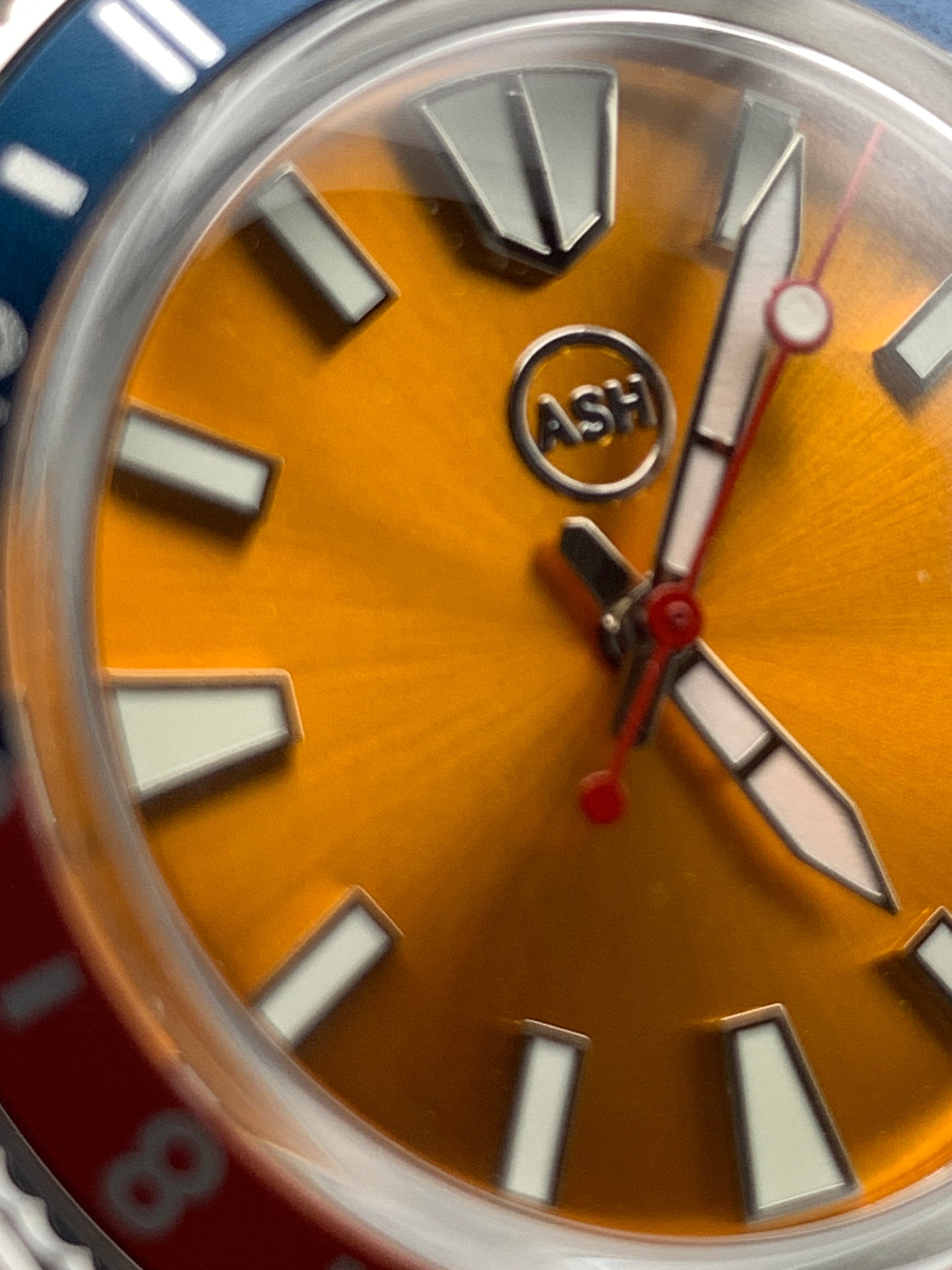 Poguelite. 37mm Stainless steel case. Acrylic domed crystal. Seiko NH35 with black date wheel. NOS vintage bracelet.