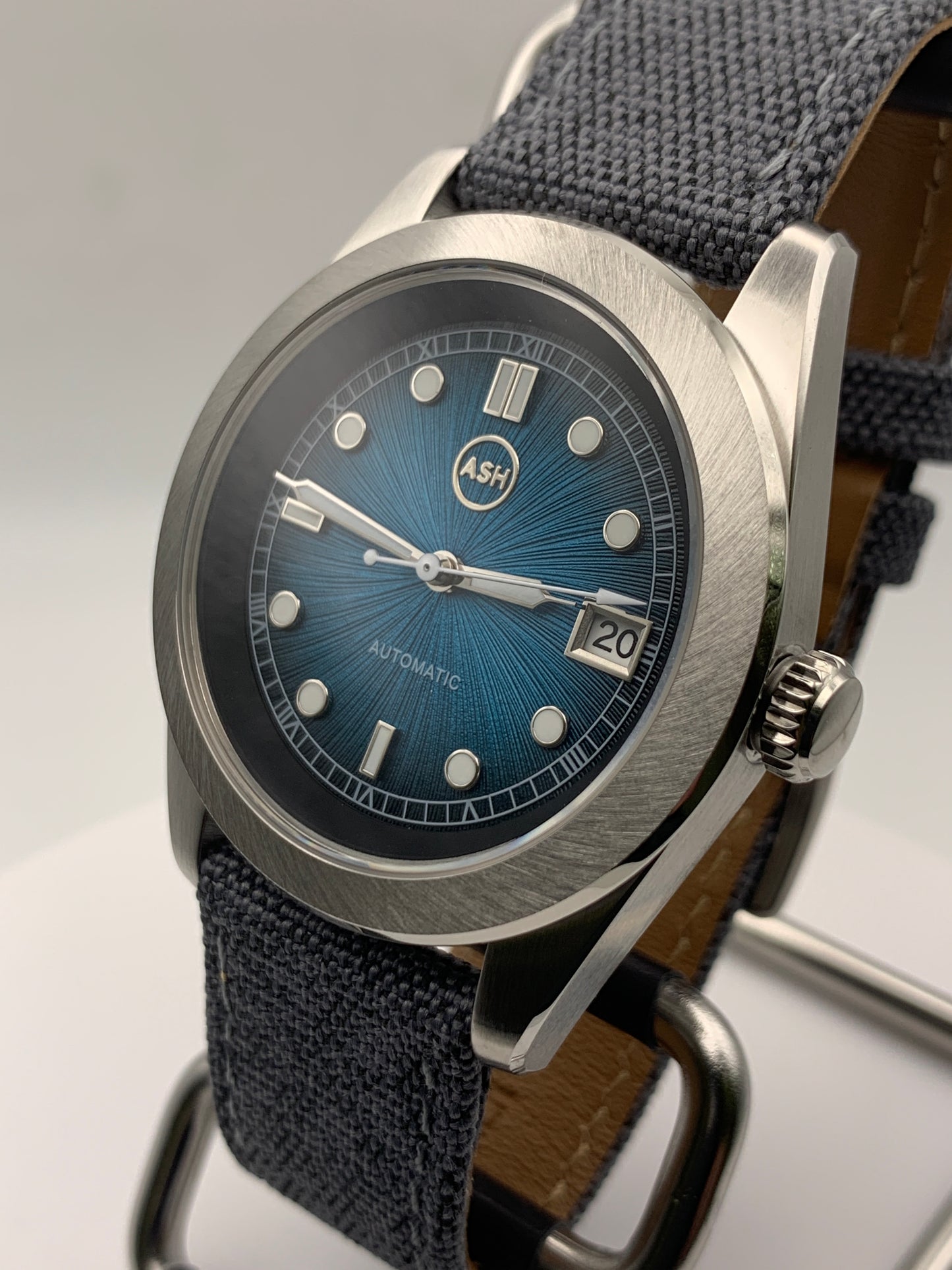 Thalassa - 39mm 3 piece stainless steel case. Sapphire crystal. Seiko NH35.