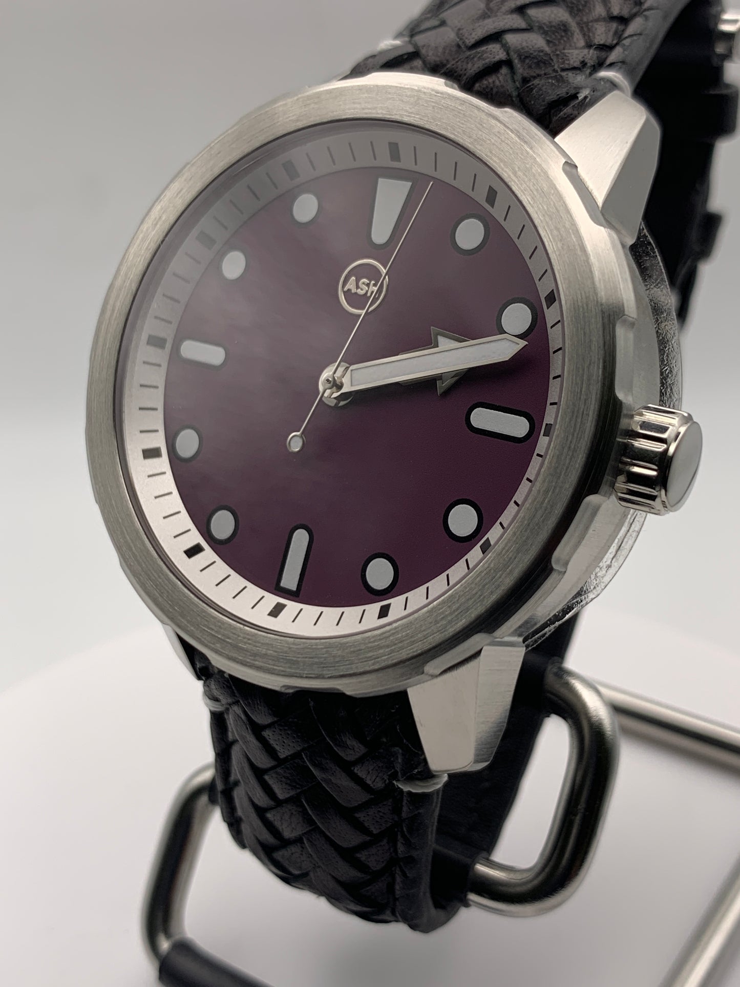 Amaranth - 44mm stainless steel case. Sapphire crystal. Seiko VH31 mecha-quartz.