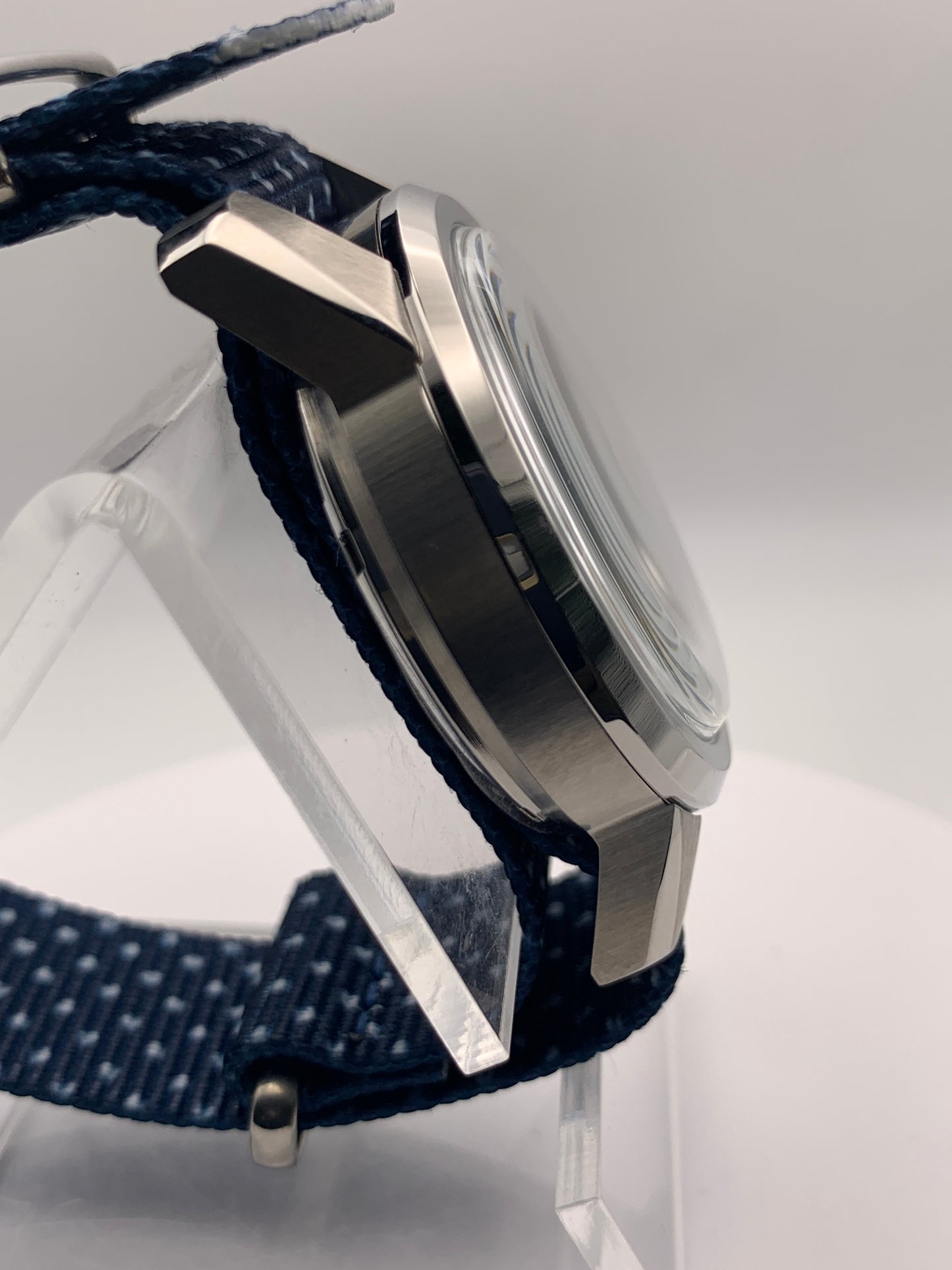 Dress Shirt. 41mm Stainless steel case. Domed K-1 glass crystal. Seiko NH38.