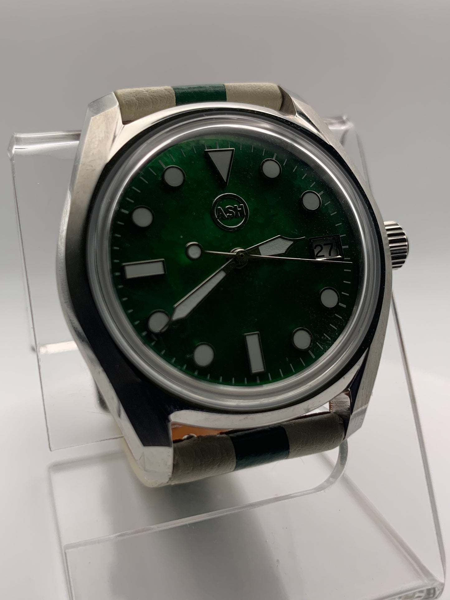 Andy II. 38mm Stainless steel. Double dome sapphire. Green MOP dial. Seiko NH35.