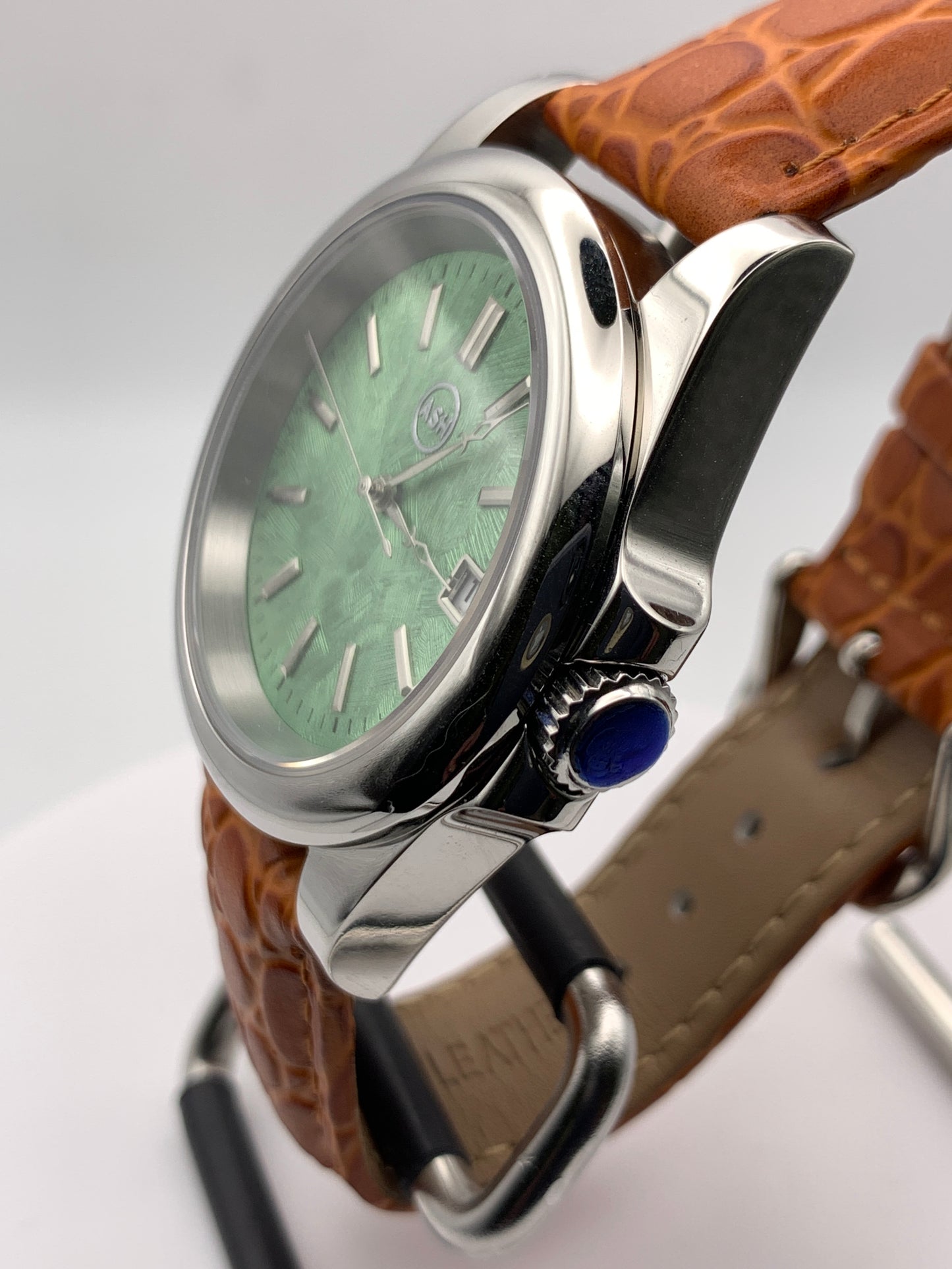 Second Nature 1.1 - 39mm stainless steel case. Sapphire crystal. Seiko NH35.