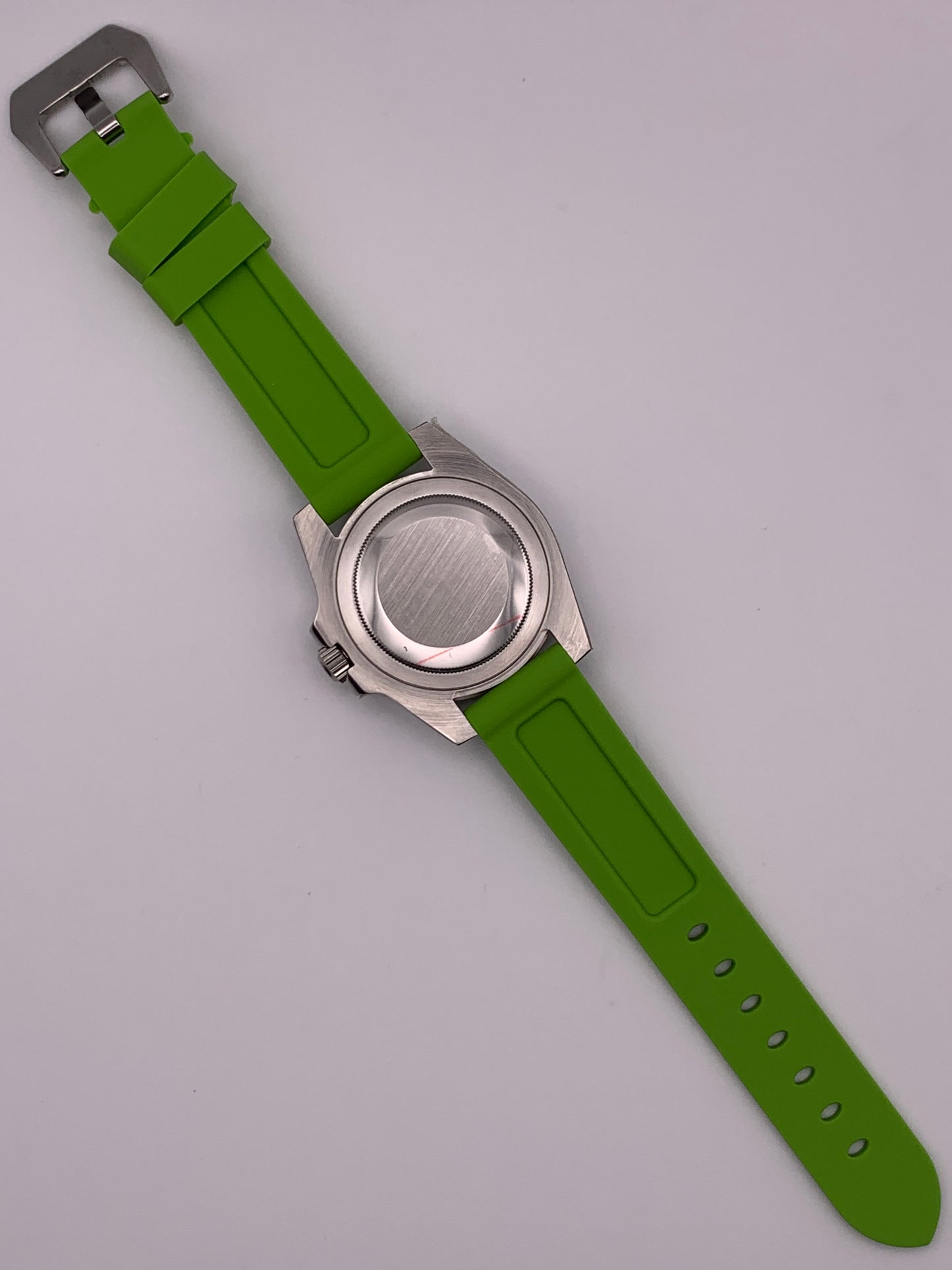 Gavin. 39mm Stainless steel GMT case. Sapphire crystal. 6 o’clock black date. Green and orange appointments. Seiko NH34.