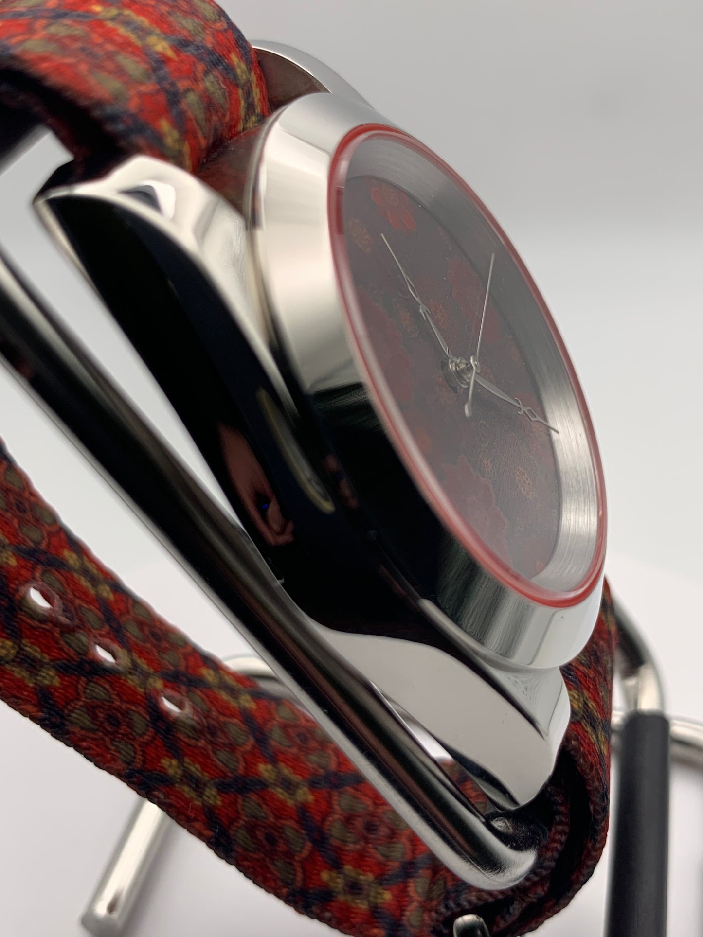 Brocade. 39mm stainless steel case. Sapphire crystal. Seiko NH38.
