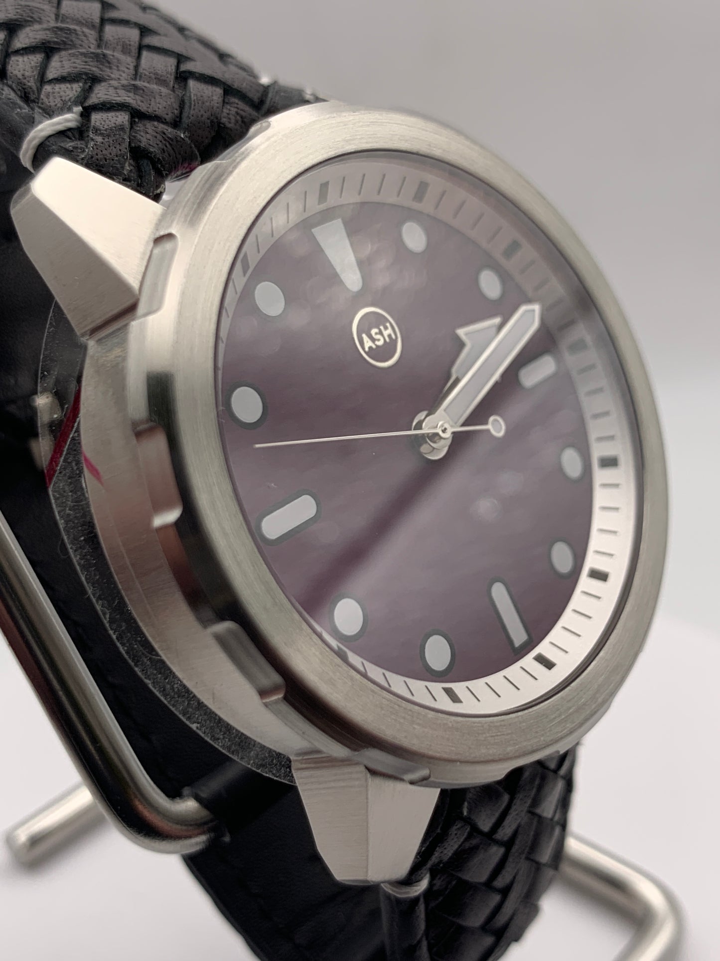Amaranth - 44mm stainless steel case. Sapphire crystal. Seiko VH31 mecha-quartz.