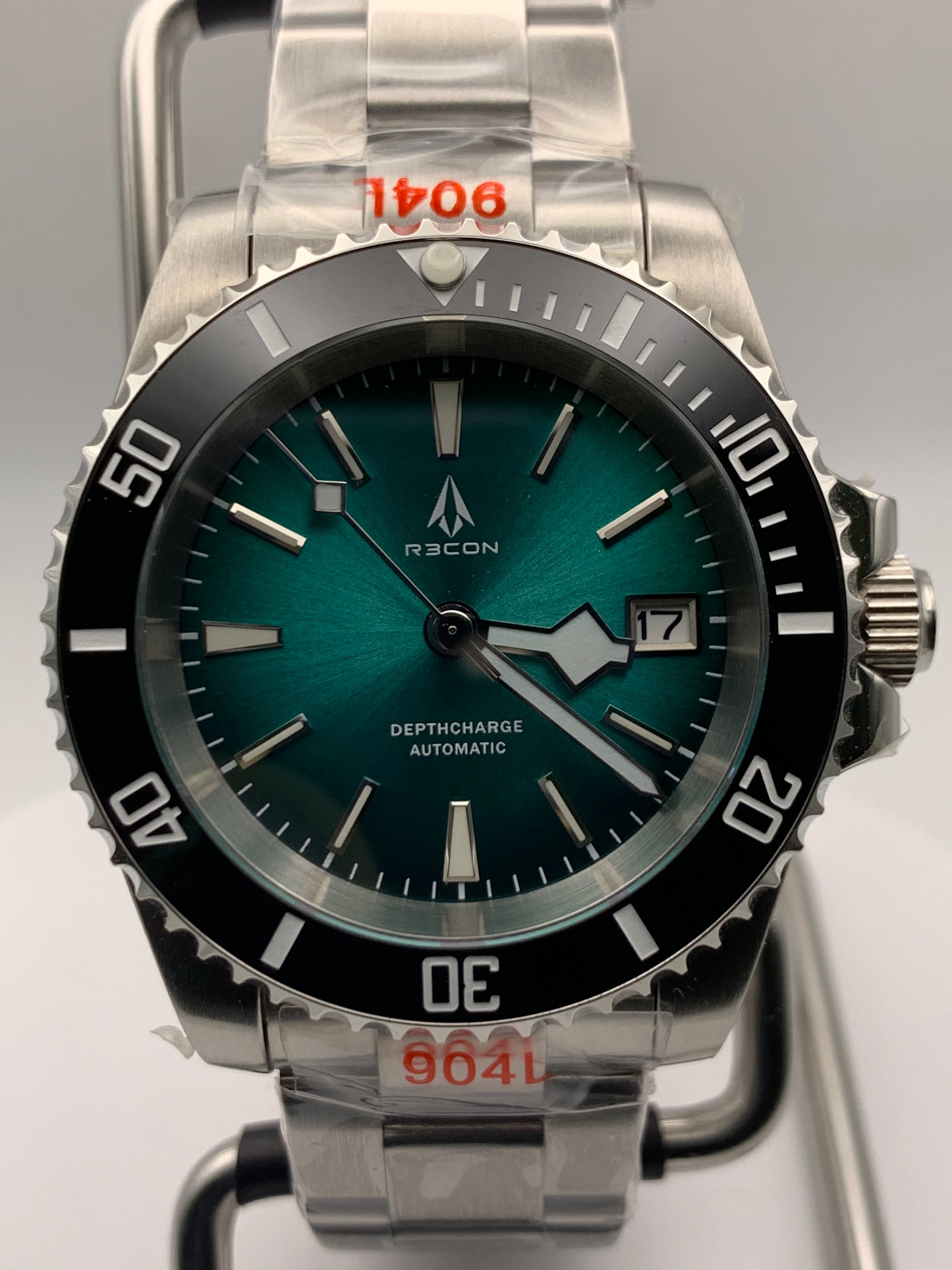 R3CON Collection. Custom teal dial watch. 40.5mm stainless steel case. Sapphire crystal. Seiko NH35.