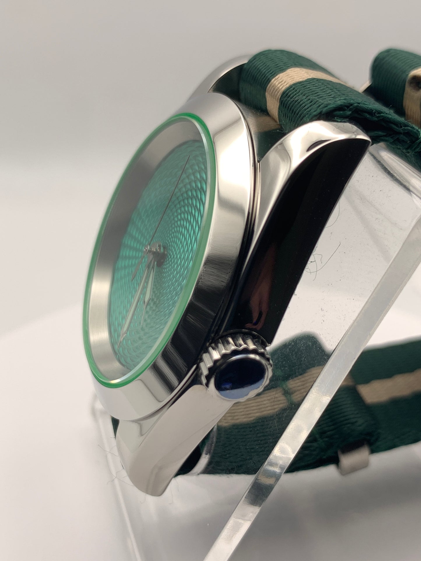 Strobilus. 39mm Stainless steel. Sapphire crystal. Seiko NH38.