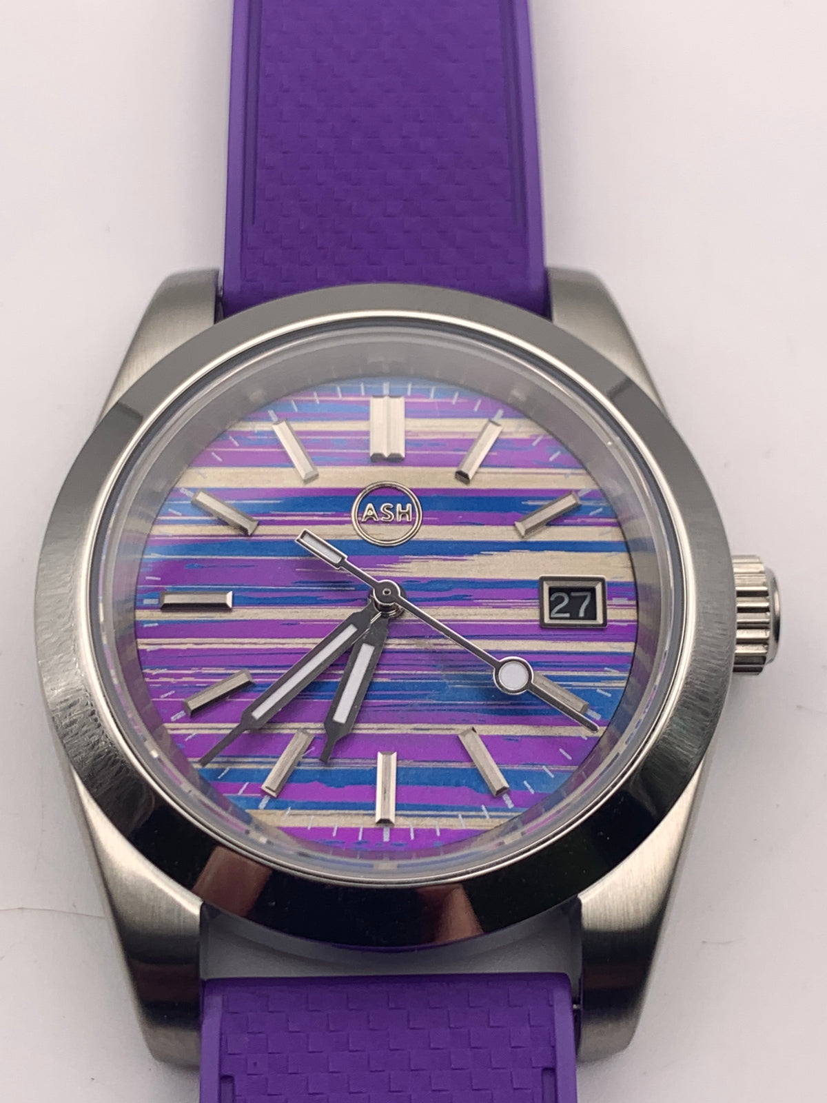 Particle Accelerator. 39mm stainless steel case. Sapphire crystal. Seiko NH35 with black date wheel.