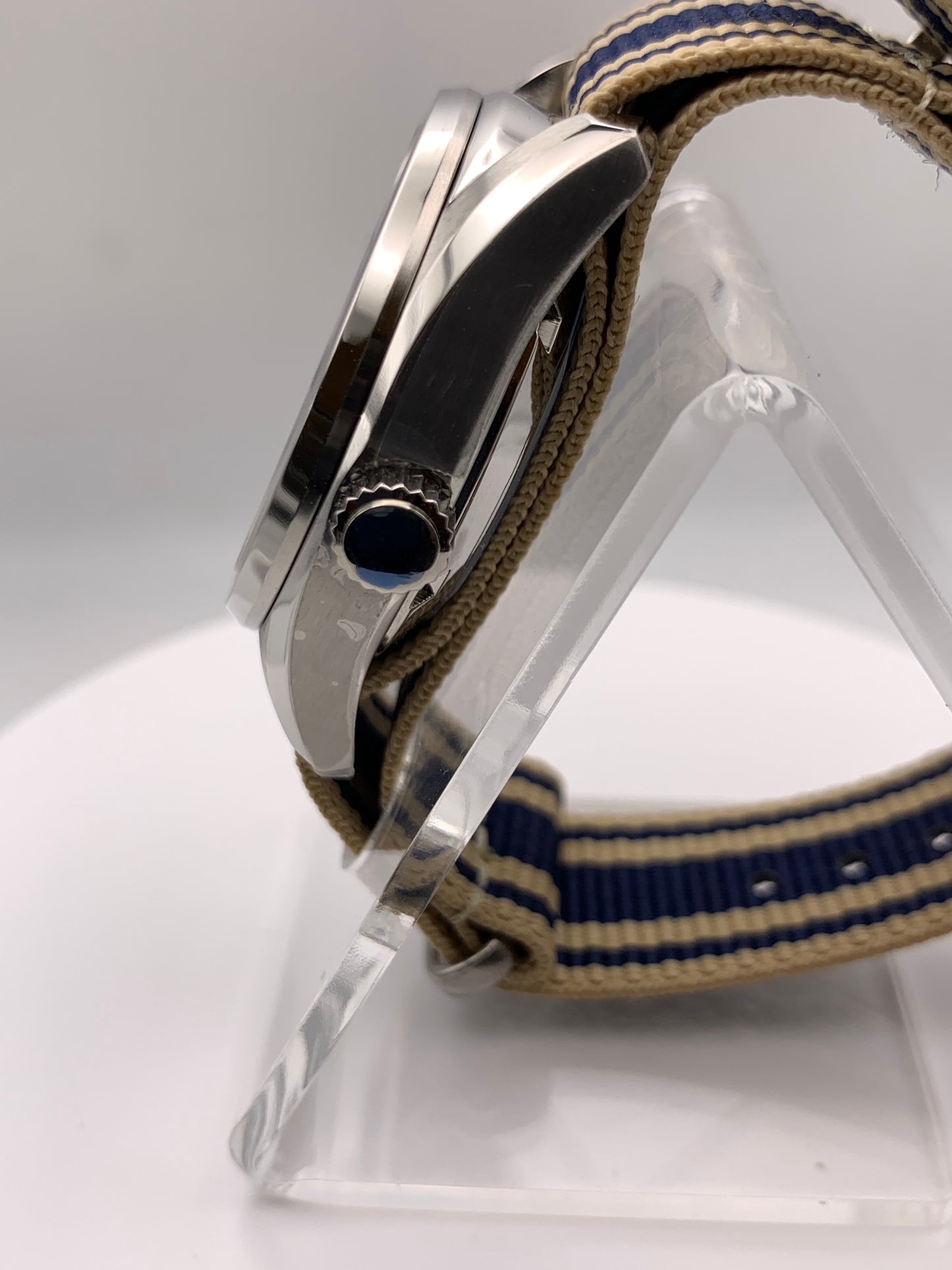 Chakushoku. 38mm Stainless steel. Sapphire crystal. Seiko NH38.