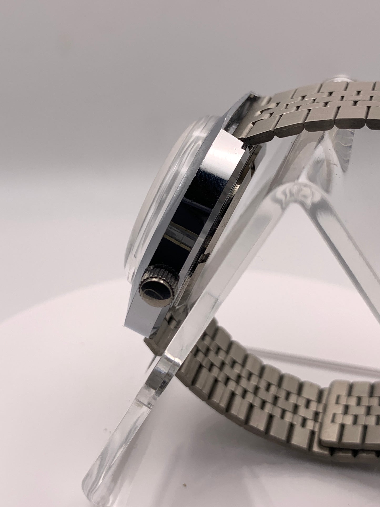 GORT. 41mm Vintage case and NOS vintage bracelet. 37mm lug to lug. MOP dial. Acrylic dome. Seiko VH31 mecha-quartz.