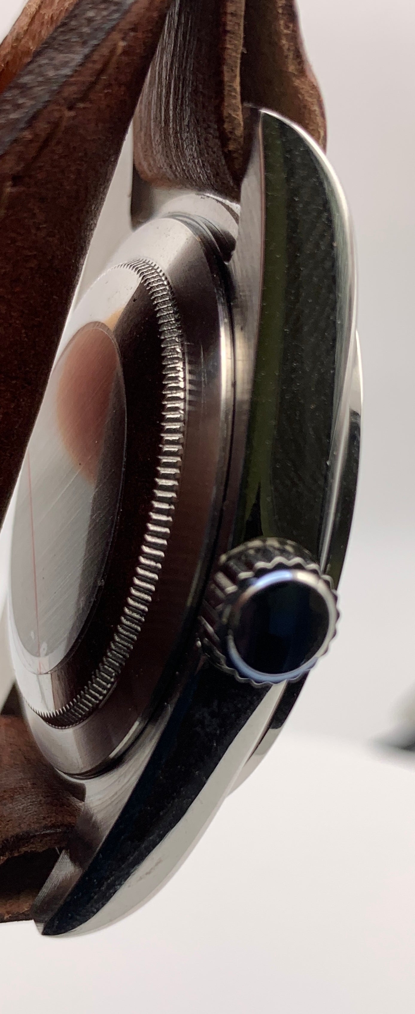 Red Five. 39mm Stainless steel. Sapphire crystal. Seiko NH38.