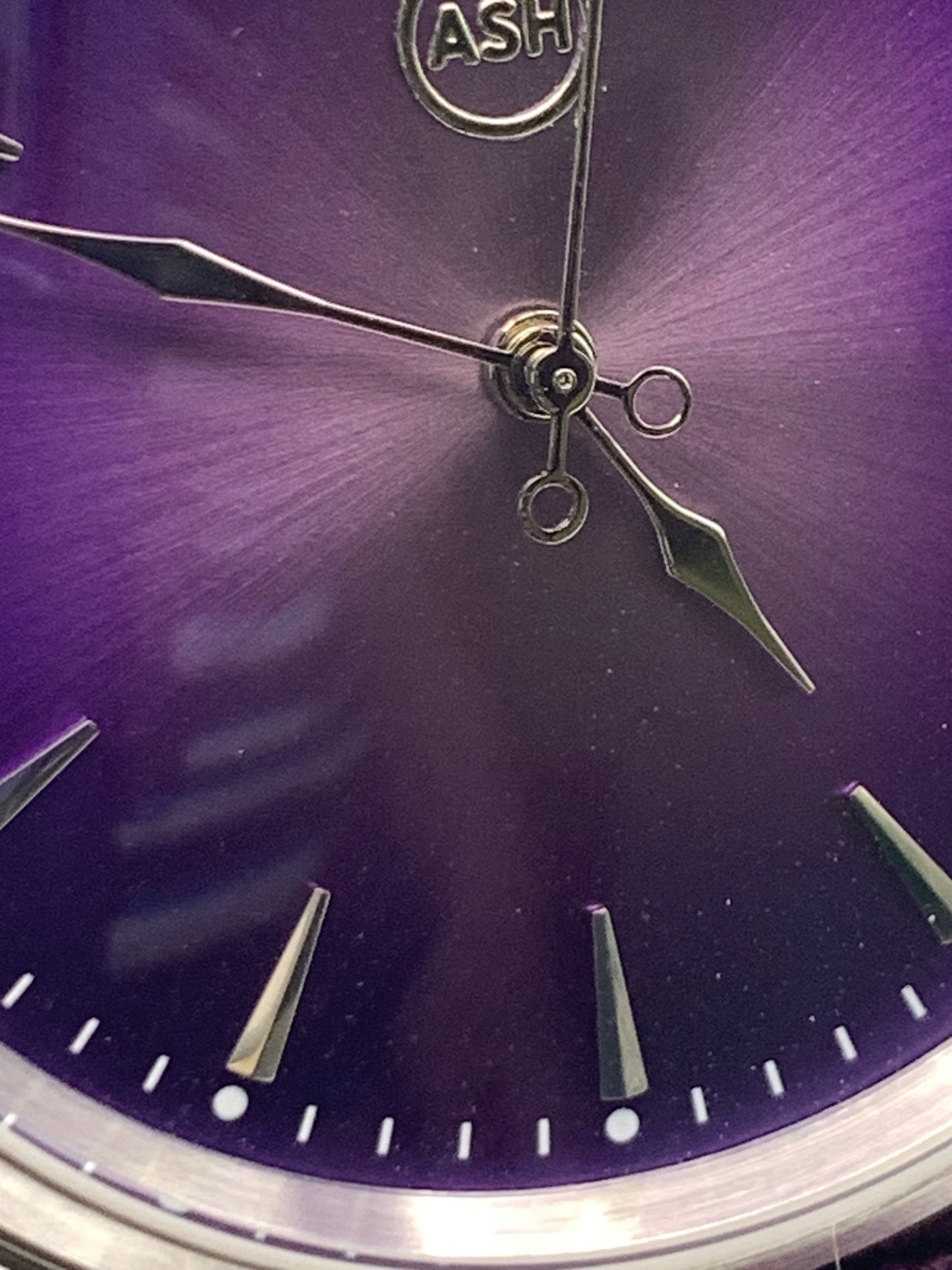 Ultraviolet. 40mm stainless steel case. Sapphire crystal. Seiko NH35.